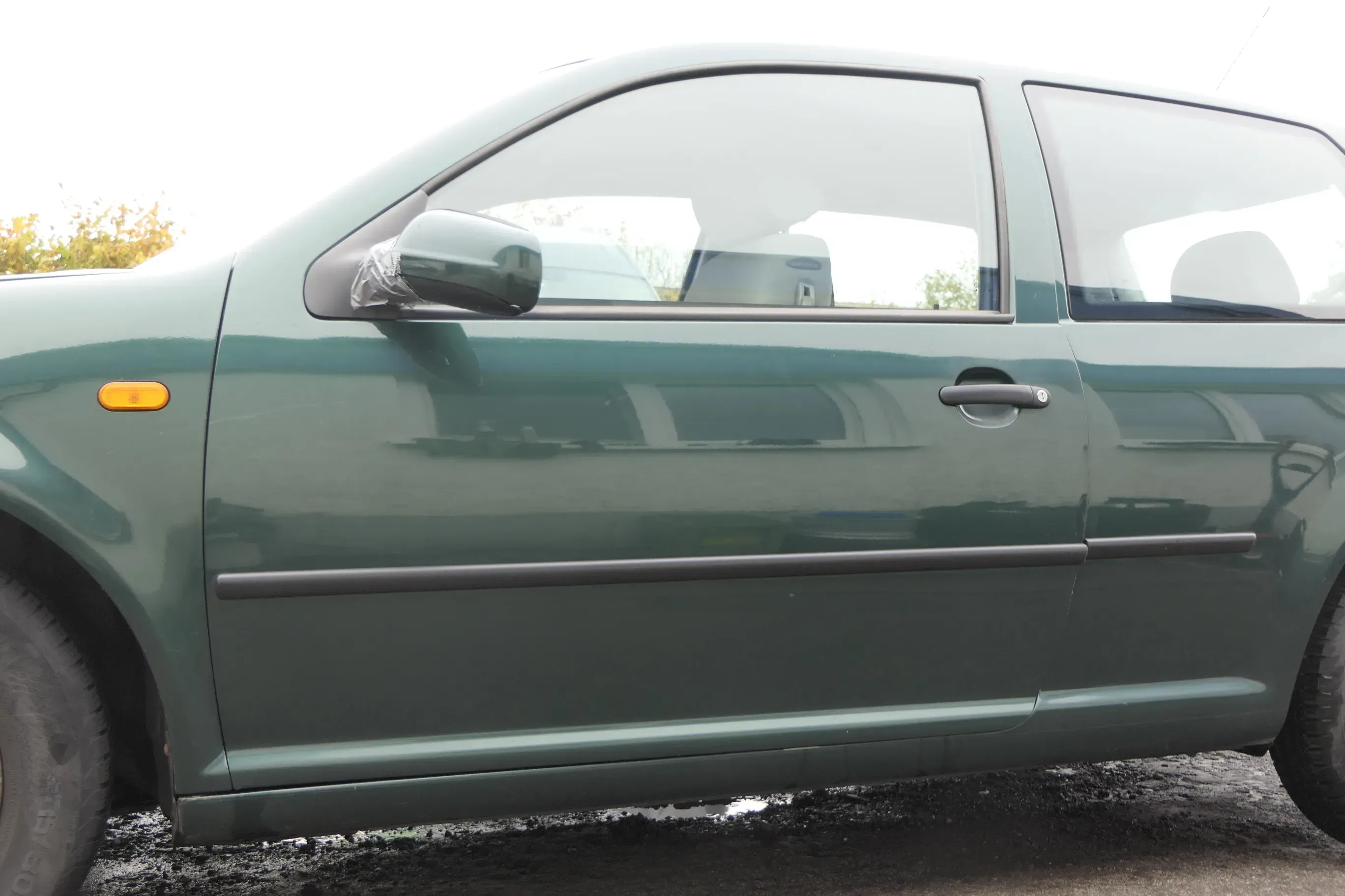 VW Golf 4 Tür vorne links Fahrertür 2/3-Türer grün LC6M brightgreen ohne Anbaut - Bild 1