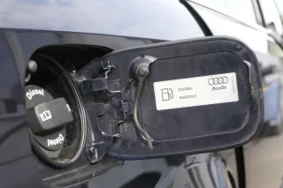 Audi A4 8E B6 Tankdeckel Tankklappe Tank Deckel Klappe blau LZ5L lila - Bild 2