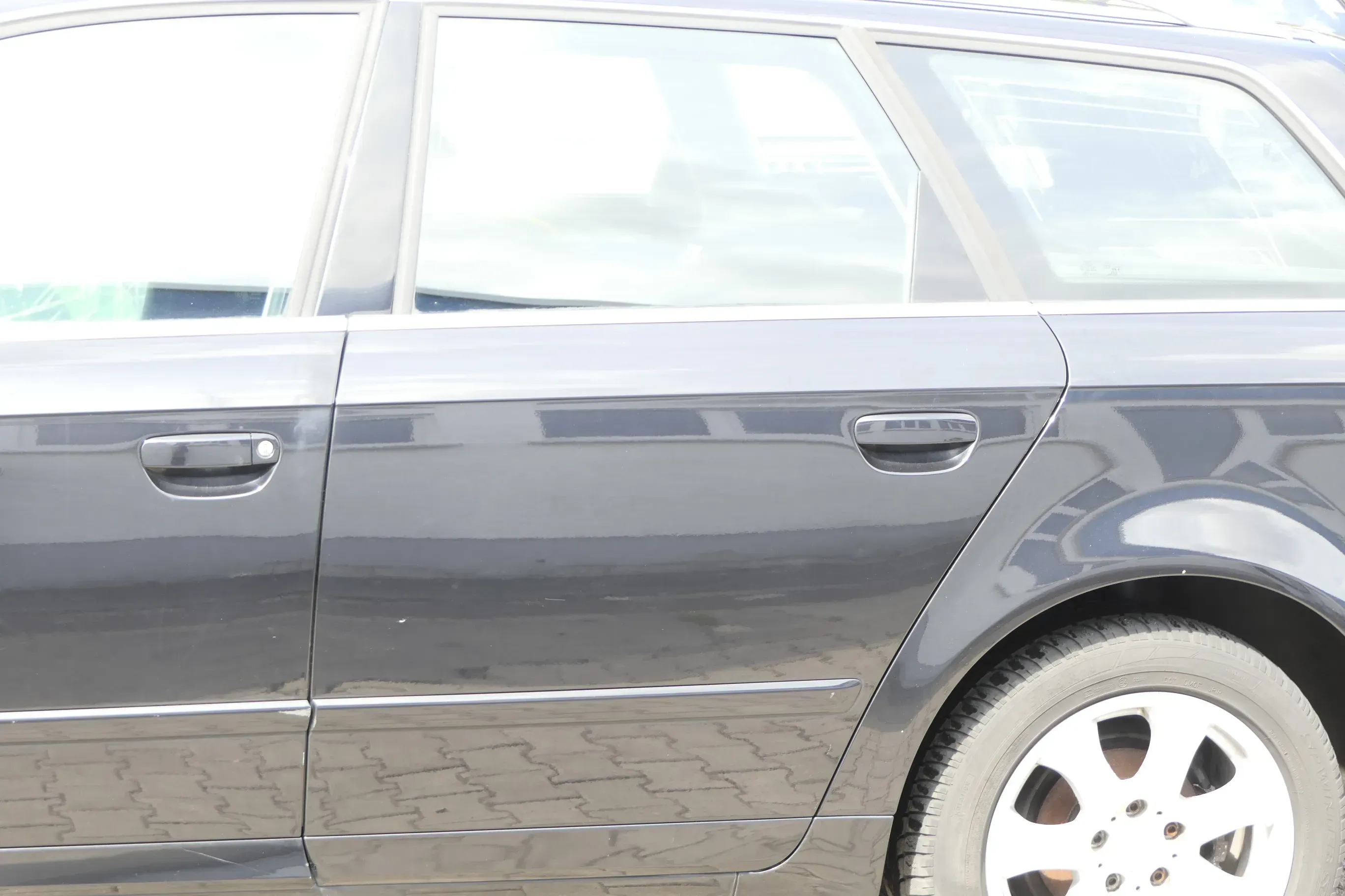 Audi A4 B7 8E Tür hinten links schwarz LZ9Y Kombi mit Scheibe und Rahmen - Bild 1