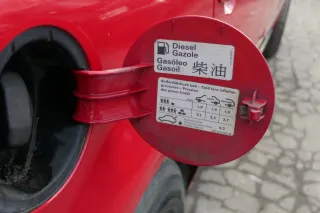 VW Passat 3B Tankdeckel Klappe Tankklappe Deckel Tank rot LY3D - Bild 2