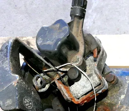 VW Golf 3 Getriebe CTN 1,9 TDI 66kw 90PS Schaltwelle 02A301233F Schaltgehäuse - Bild 1