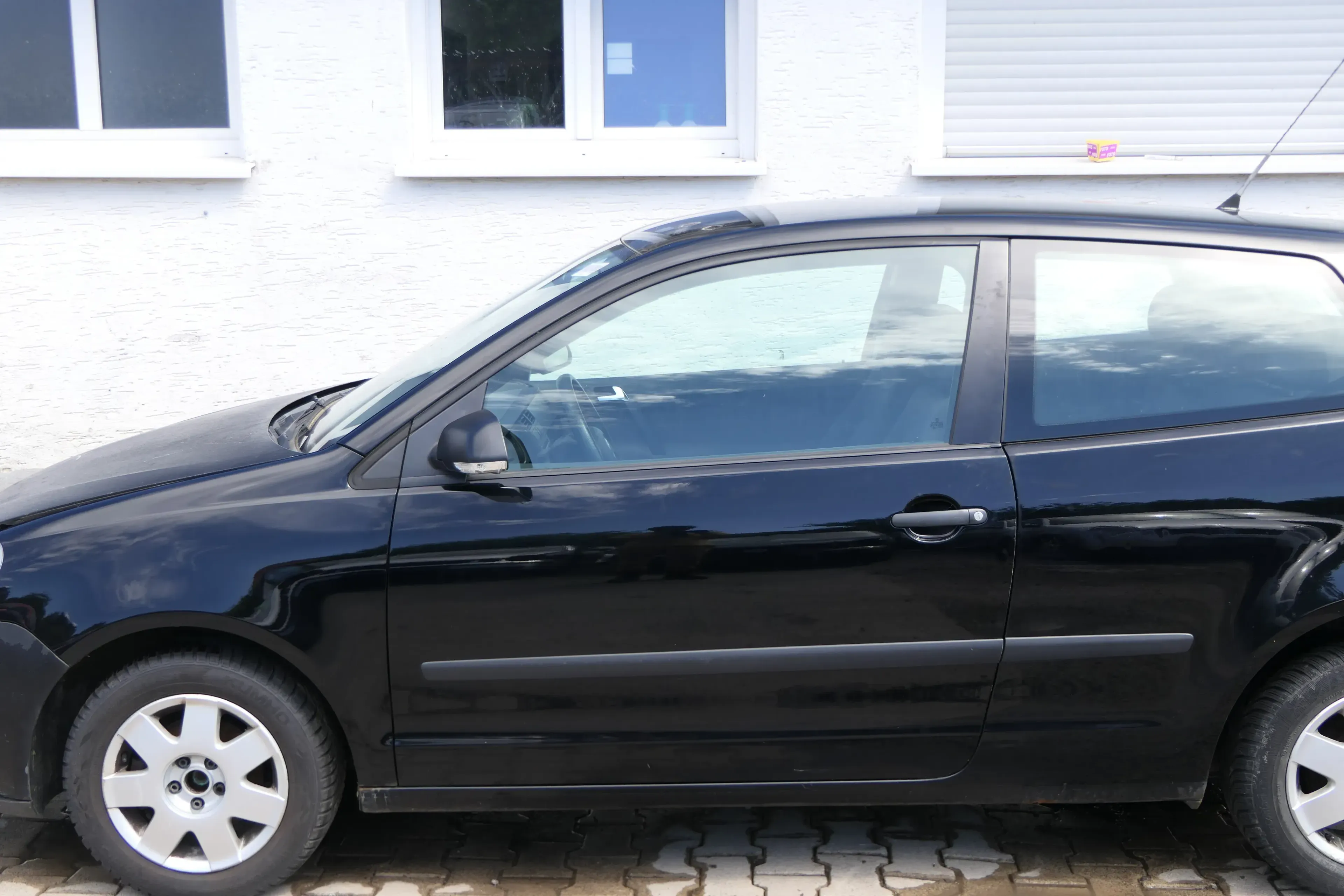 VW Polo 9N 9N3 Tür vorne links Fahrertür 2/3-Türer scharz L041 -ohne Anbauteile - Bild 1