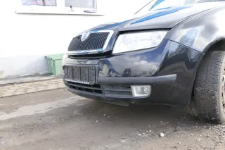 Skoda Fabia 6Y Stoßstange Stoßfänger vorne schwarz LF9R 2000-2004 - Bild 4
