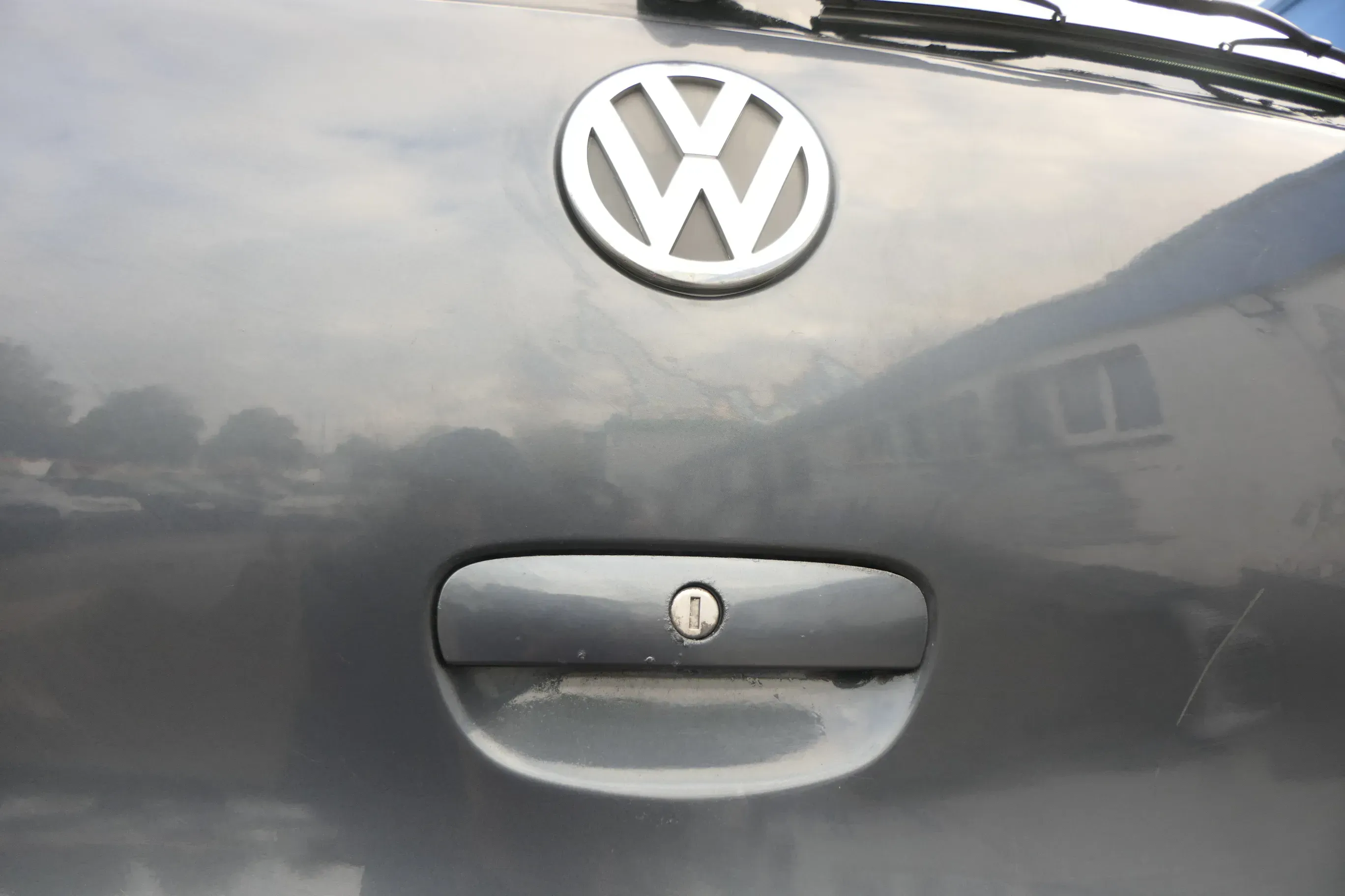 VW Polo 9N 9N3 Griff Heckkklappe Heckklappengriff grau LC7V - Bild 1