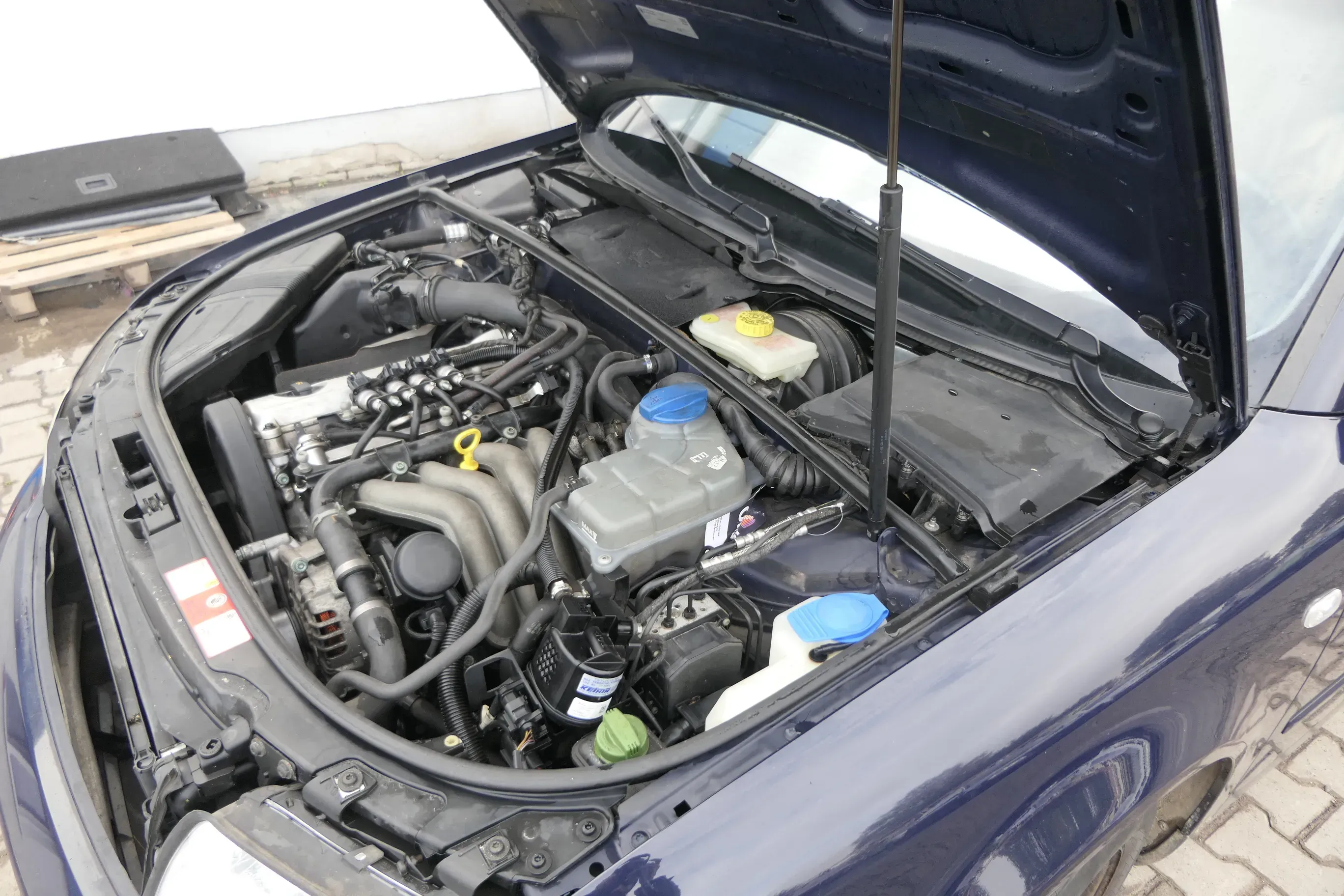 Audi A4 8E B6 1,6 2,0  Schloßträger Kühler Klima Träger 8E0805594B Wasser - Bild 1