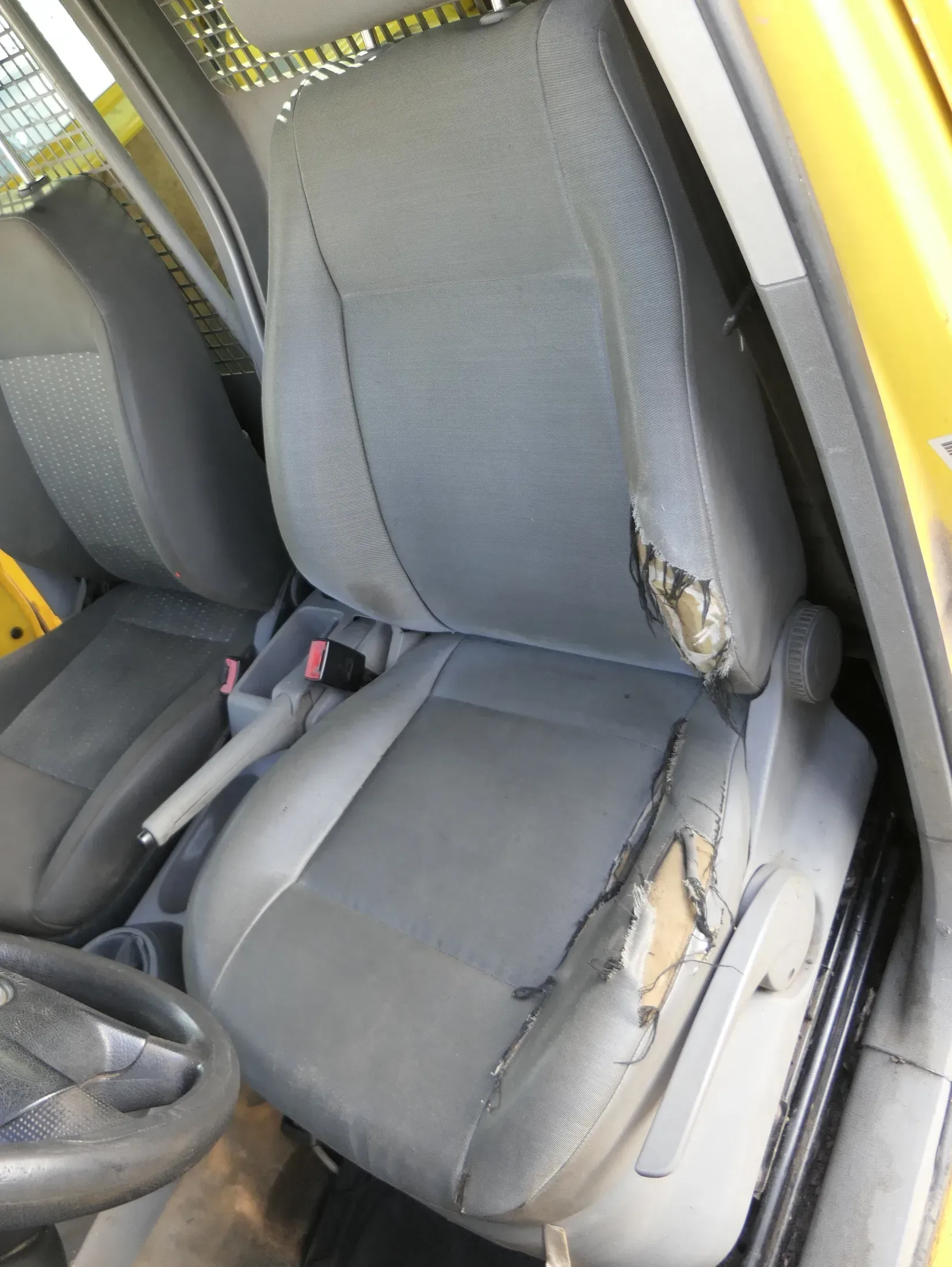 VW Caddy 3 2k Sitz Fahrersitz vorne links Fahrer (ohne Kopfstütze) - Bild 1