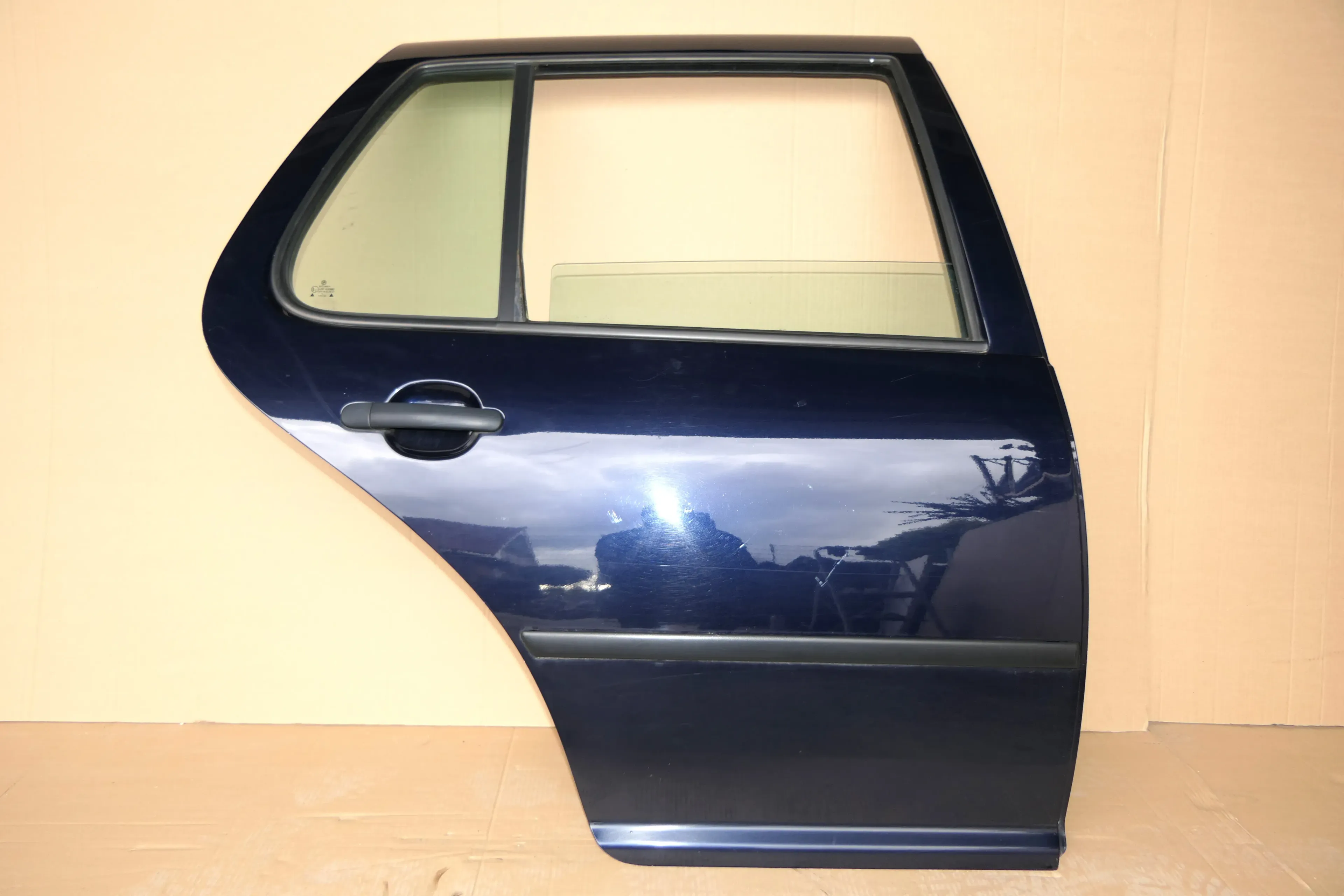 VW Golf 4 Limousine Tür hinten rechts blau LC5H (KEINkombi) Scheibe - Bild 1