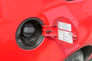 VW Golf 4 Limousine Tankdeckel Deckel Tank Tankverschluß rot LY3D - Bild 5