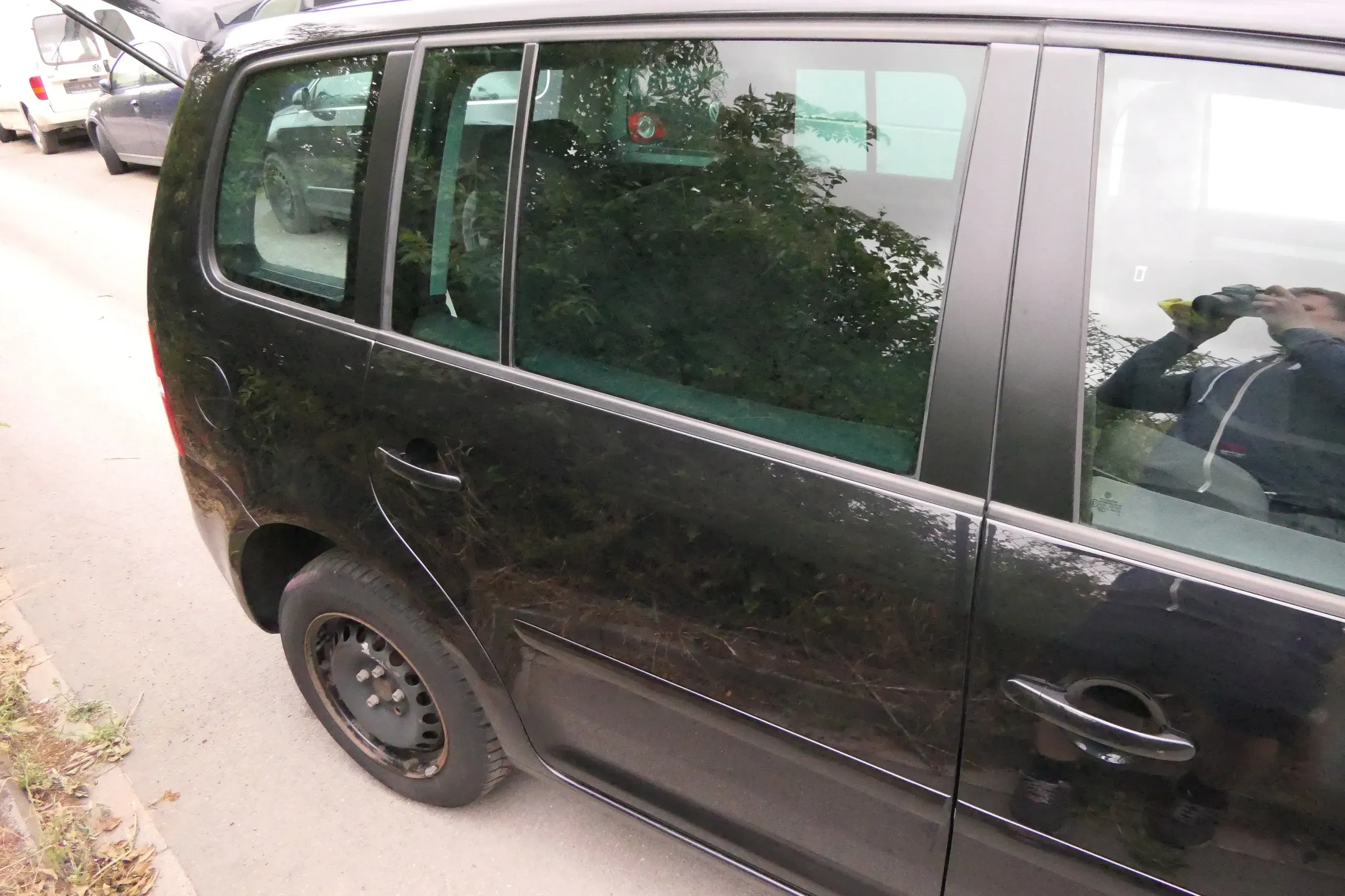 VW Touran 1T 1T3 Tür hinten rechts schwarz LC9Z mit Scheibe 112106 - Bild 1