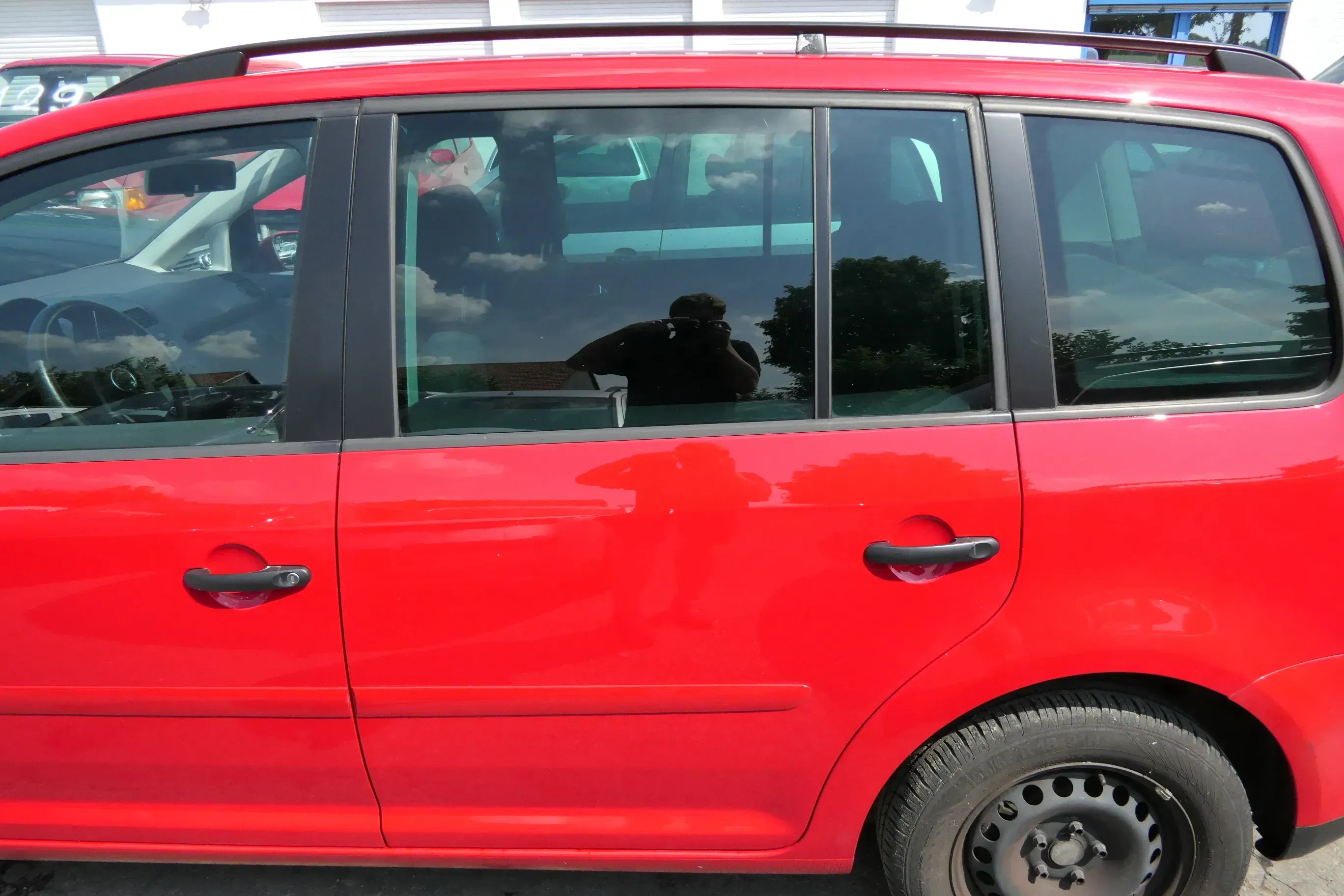 VW Touran 1T 1T3 Tür hinten links rot LY3D tornadorot mit Scheibe - Bild 1