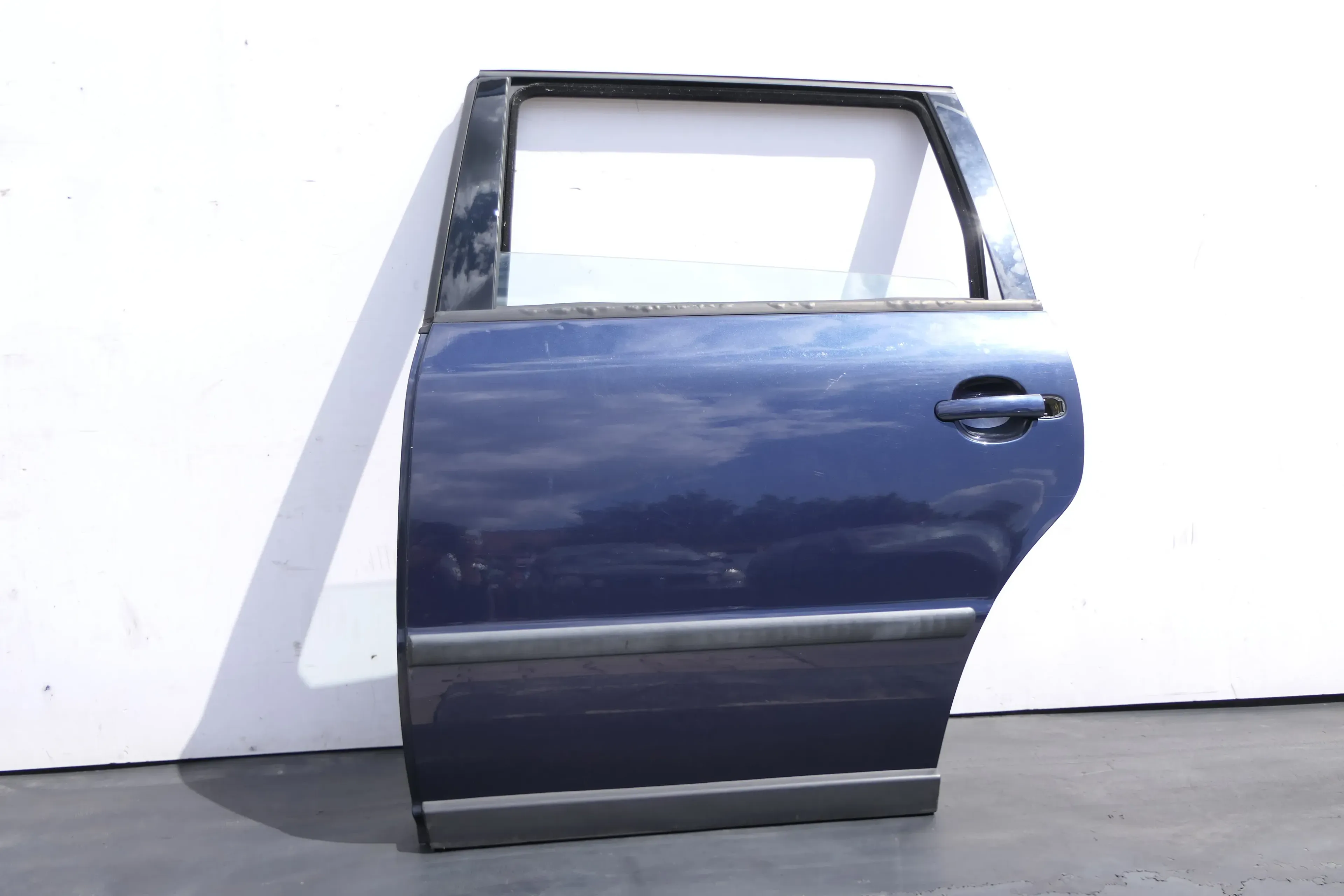 Passat 3B 3BG 3B6 Kombi Variant Tür hinten links blau LN5Y - Bild 1