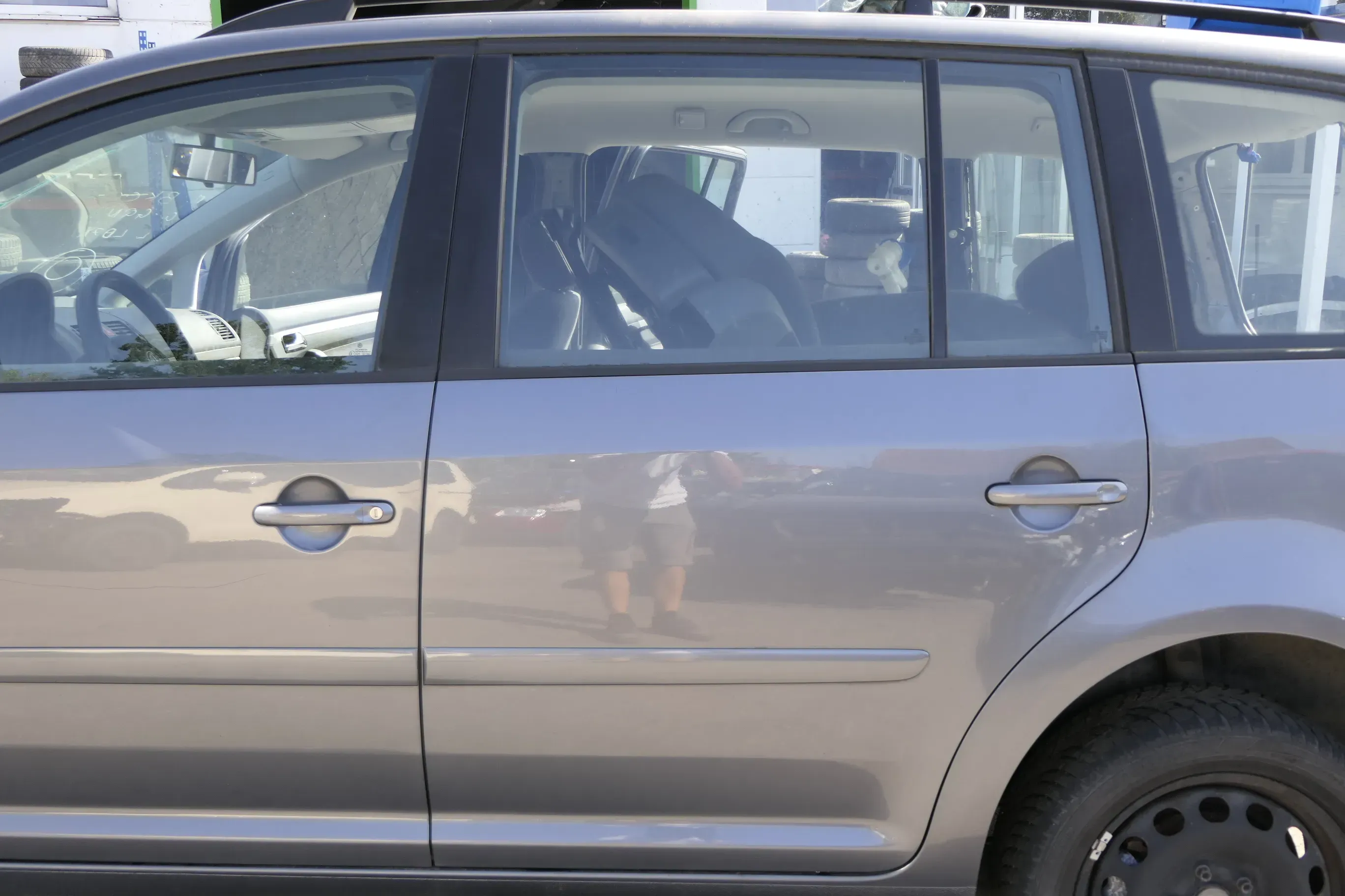 VW Touran 1T 1T3 Tür hinten links grau LD7X inkl. Scheibe Platinumgrey - Bild 1