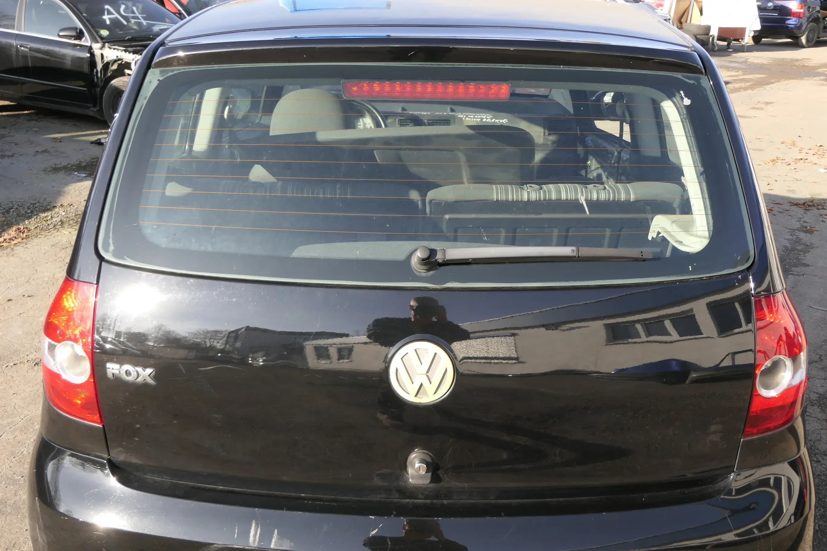 VW Fox 5Z Heckklappe Kofferraumklappe Klappe hinten + Scheibe schwarz L041 uni - Bild 1