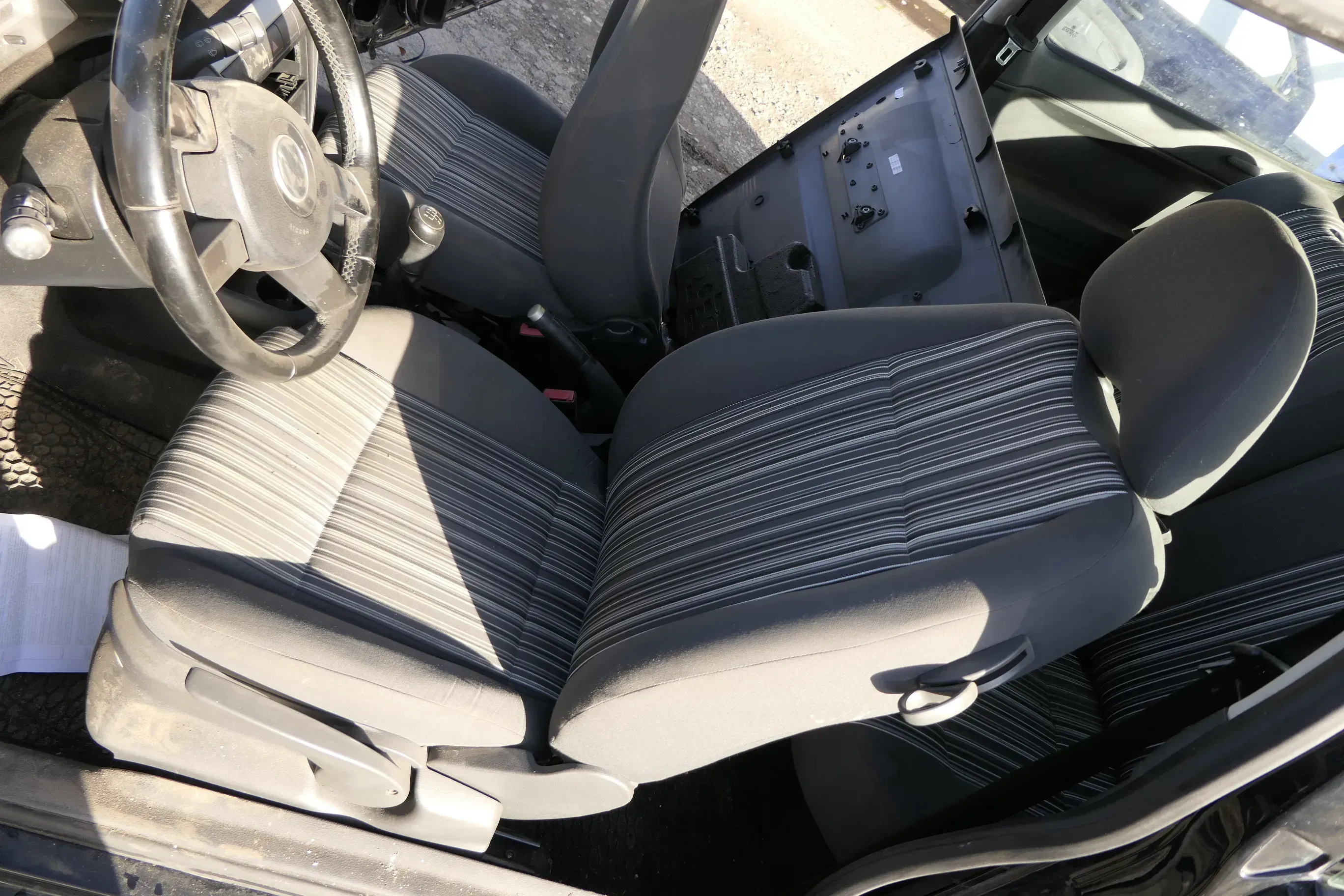 VW Fox Sitz Fahrersitz vorne links OHNEAirbag höhenverstellbar 149,99 - Bild 1