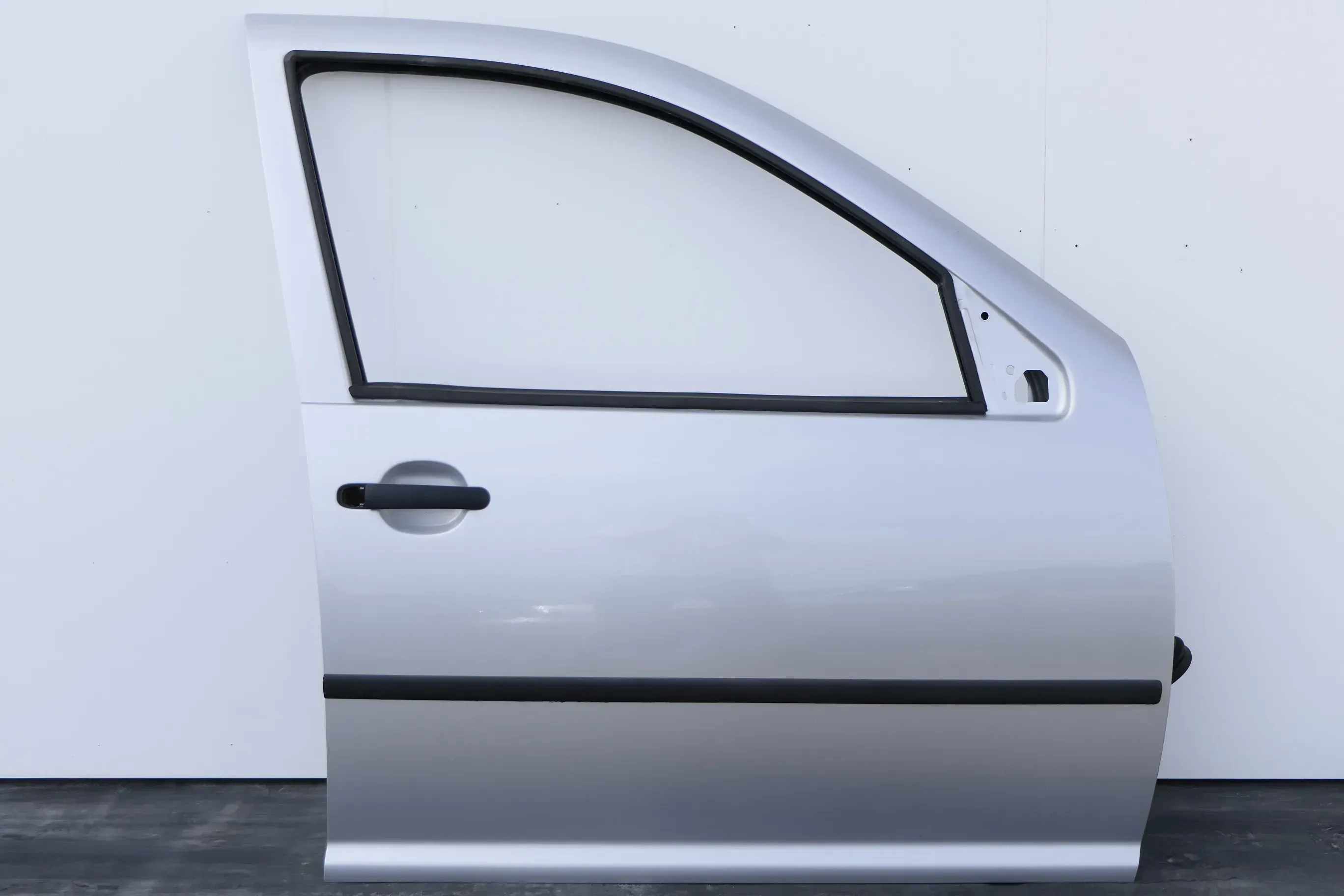 VW Golf 4 Bora Tür vorne rechts Beifahrertür 4/5-Türer + Kombi silber LA7W 33 - Bild 1