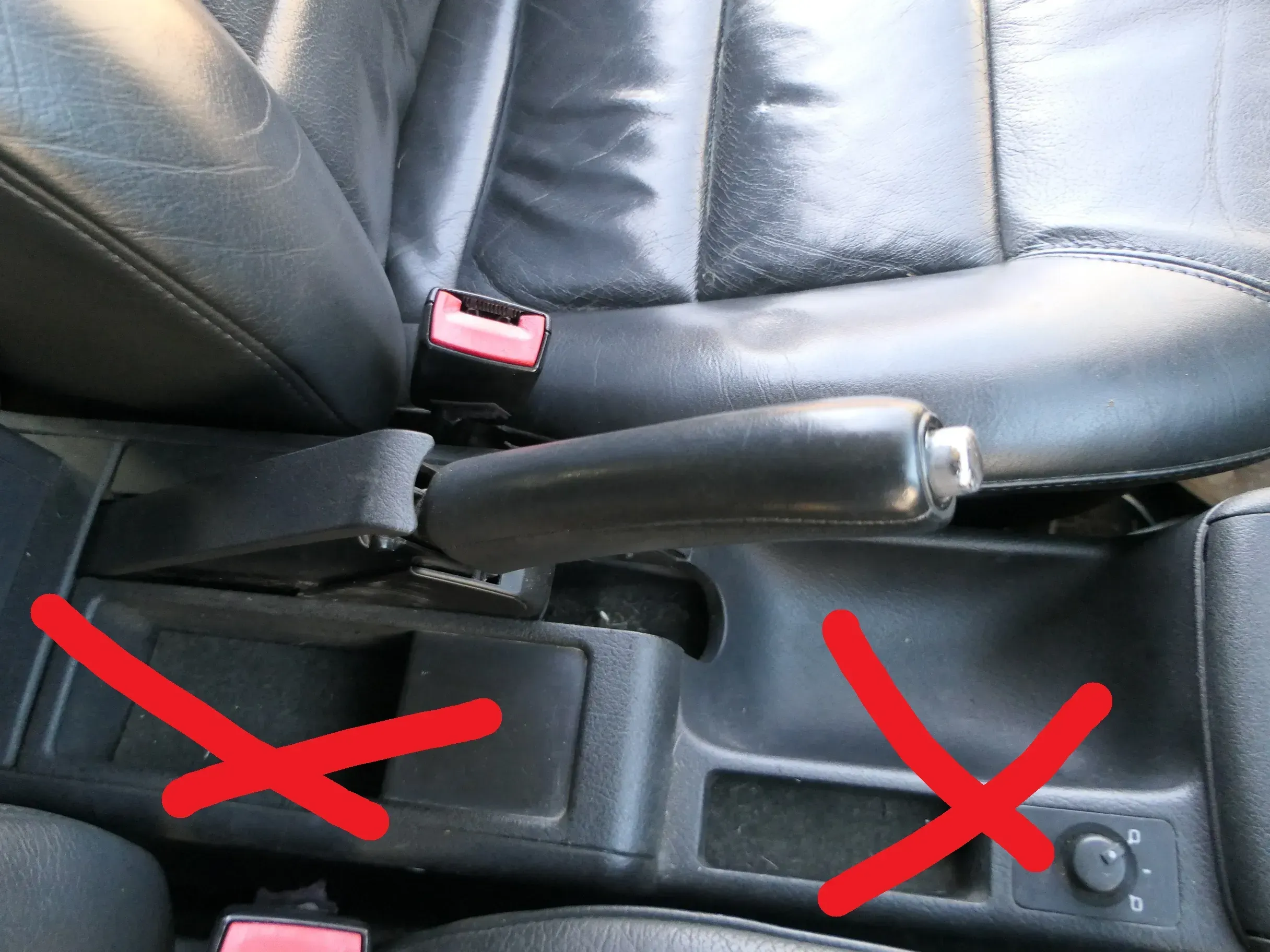 Audi A6 4B Handbremse Feststellbremse schwarz Leder Verkleidung Abdeckung - Bild 1