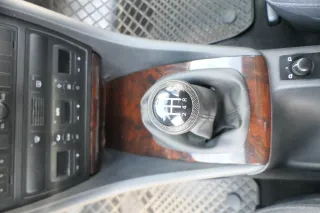 Audi A6 4B Schaltknauf Schaltsack Schaltknüppel original 5-Gang Leder schwarz - Bild 1