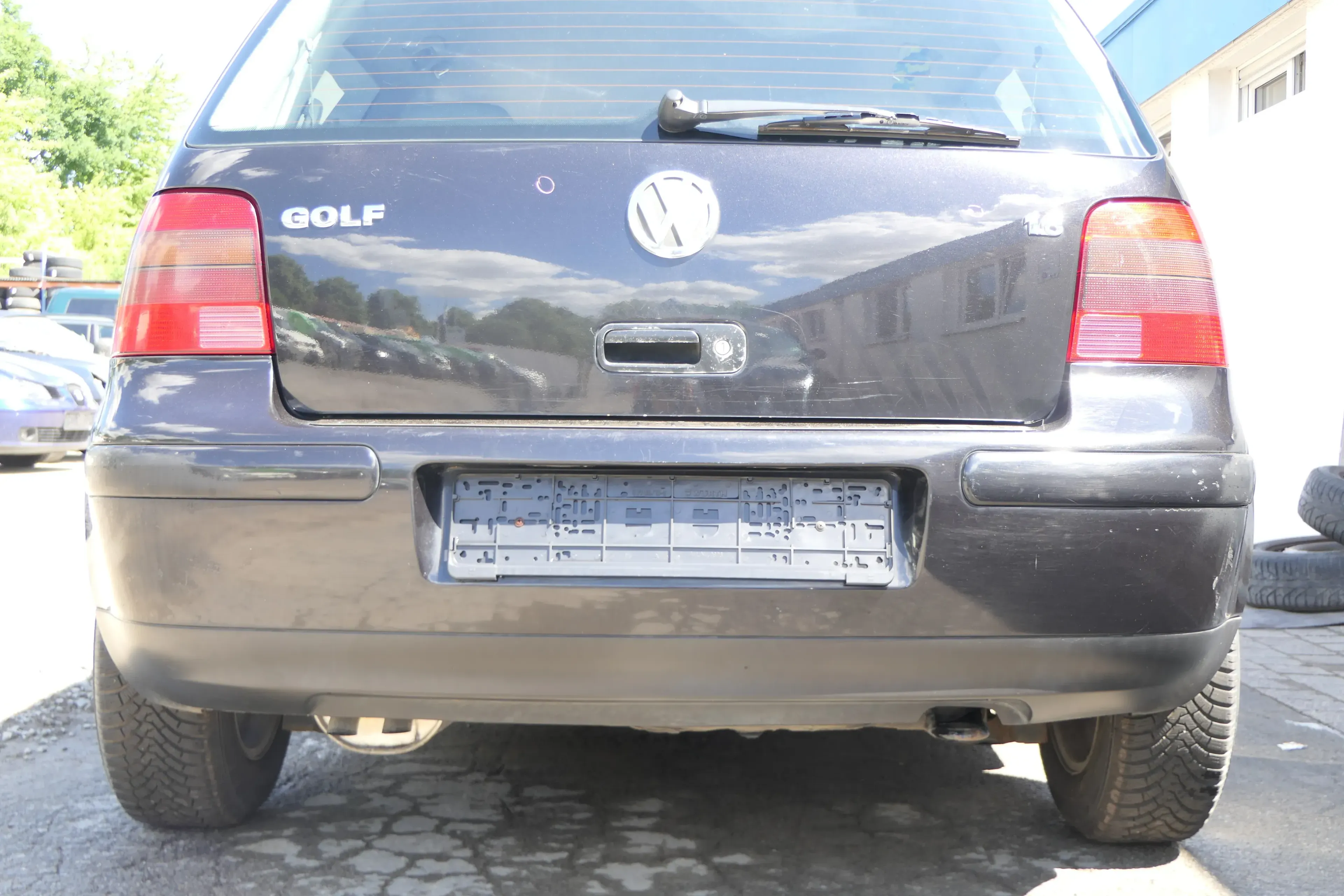 VW Golf 4 Limousine Stoßstange hinten Heckstoßstange Stoßfänger schwarz LC9Z - Bild 1