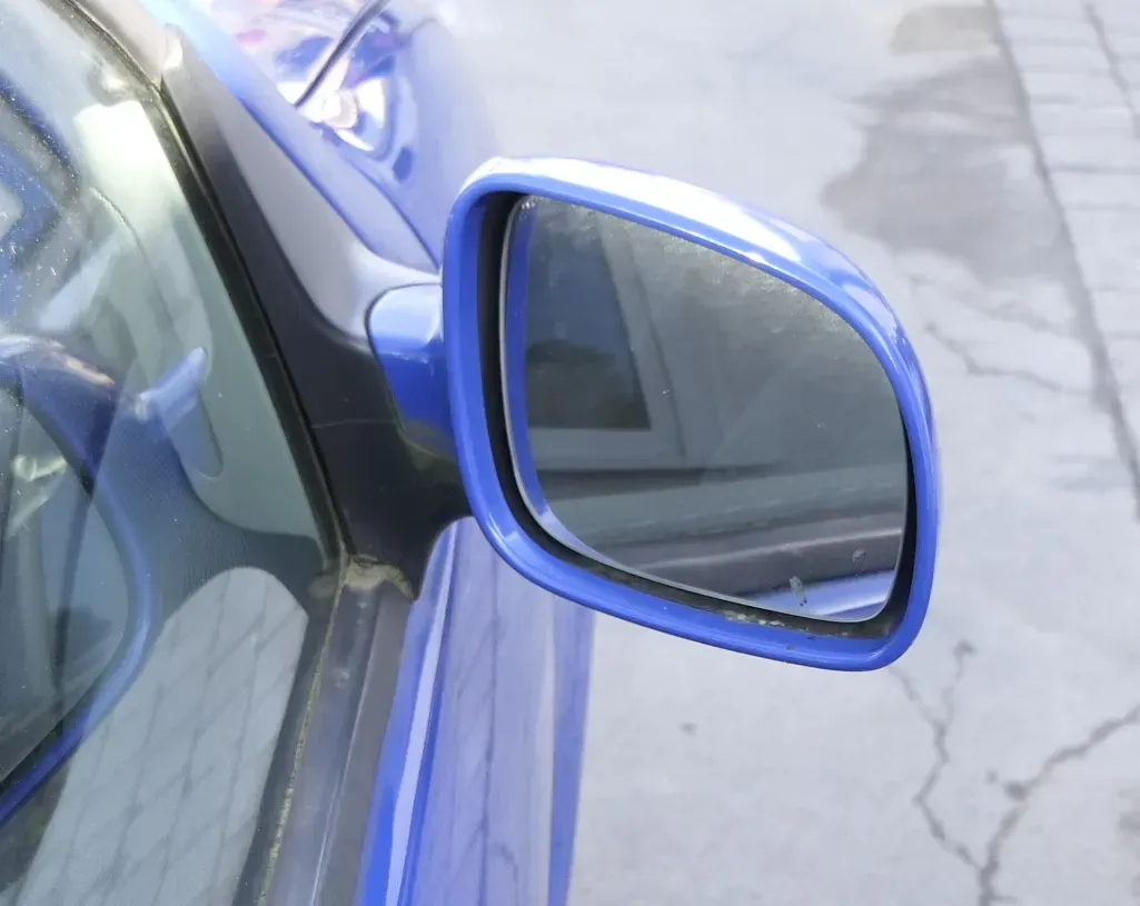 VW Polo 6N2 manueller Spiegel Außenspiegel rechts außen blau LA5C - Bild 1