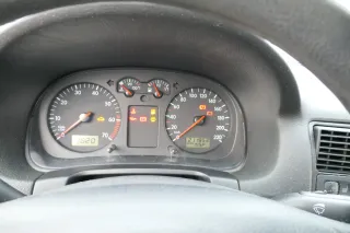 VW Golf 4 Tacho Tachometer Kombiinstrument 211.000km 1J0919860 1,4 16V 75PS 55kw - Bild 1
