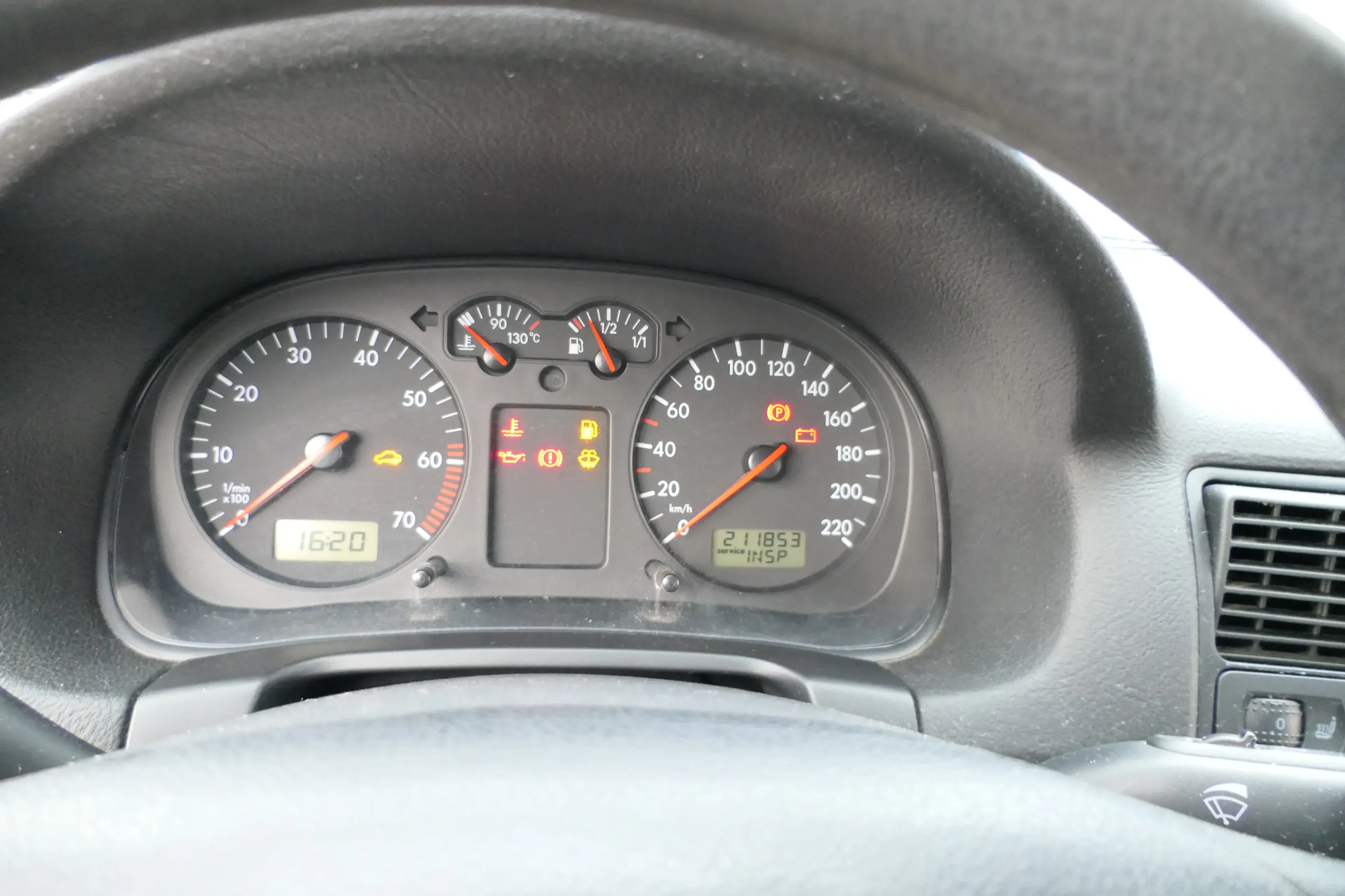 VW Golf 4 Tacho Tachometer Kombiinstrument 211.000km 1J0919860 1,4 16V 75PS 55kw - Bild 1