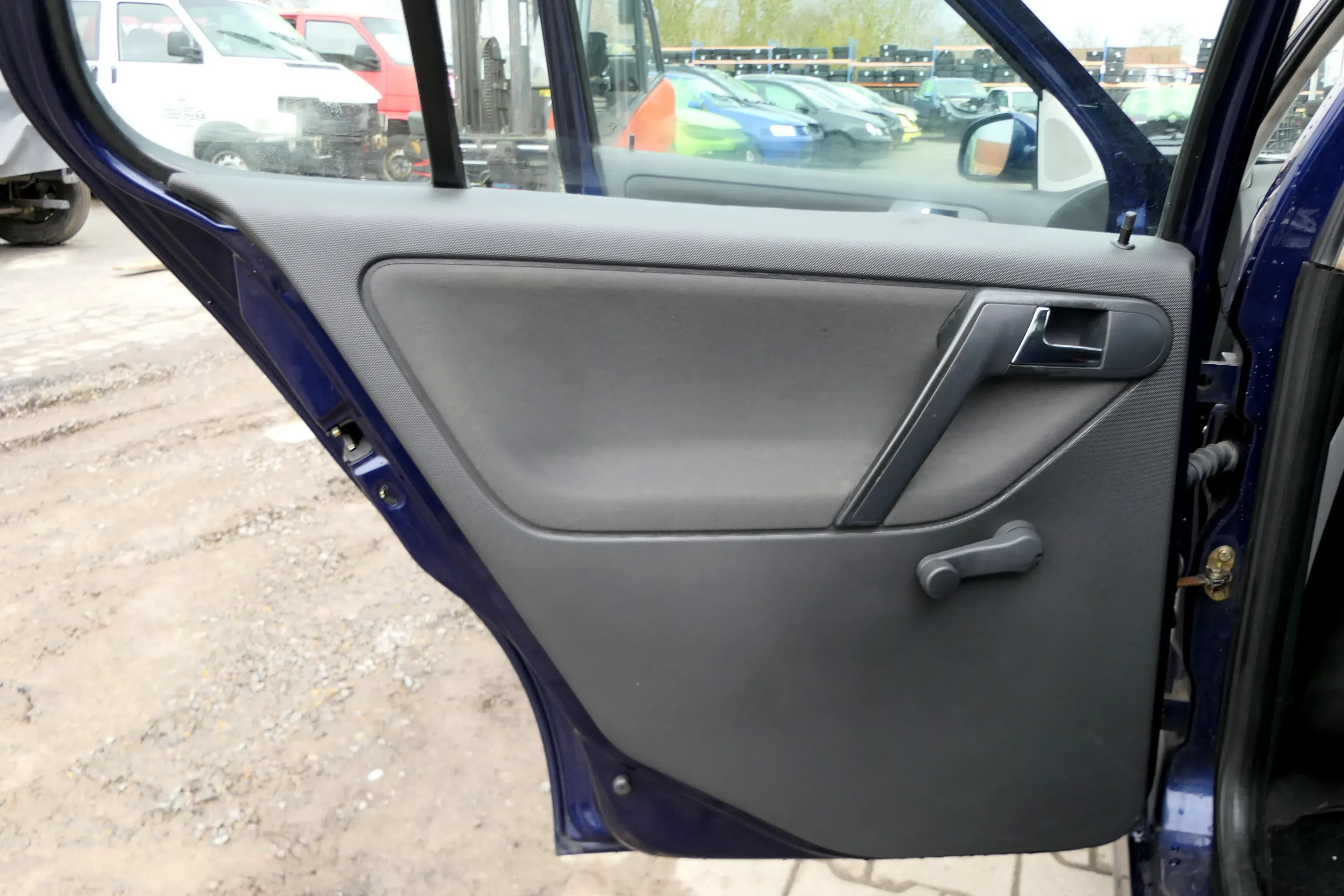 1x VW Polo 6N2 Türverkleidung Verkleidung Tür hinten links 4/5-Türer off-black - Bild 1