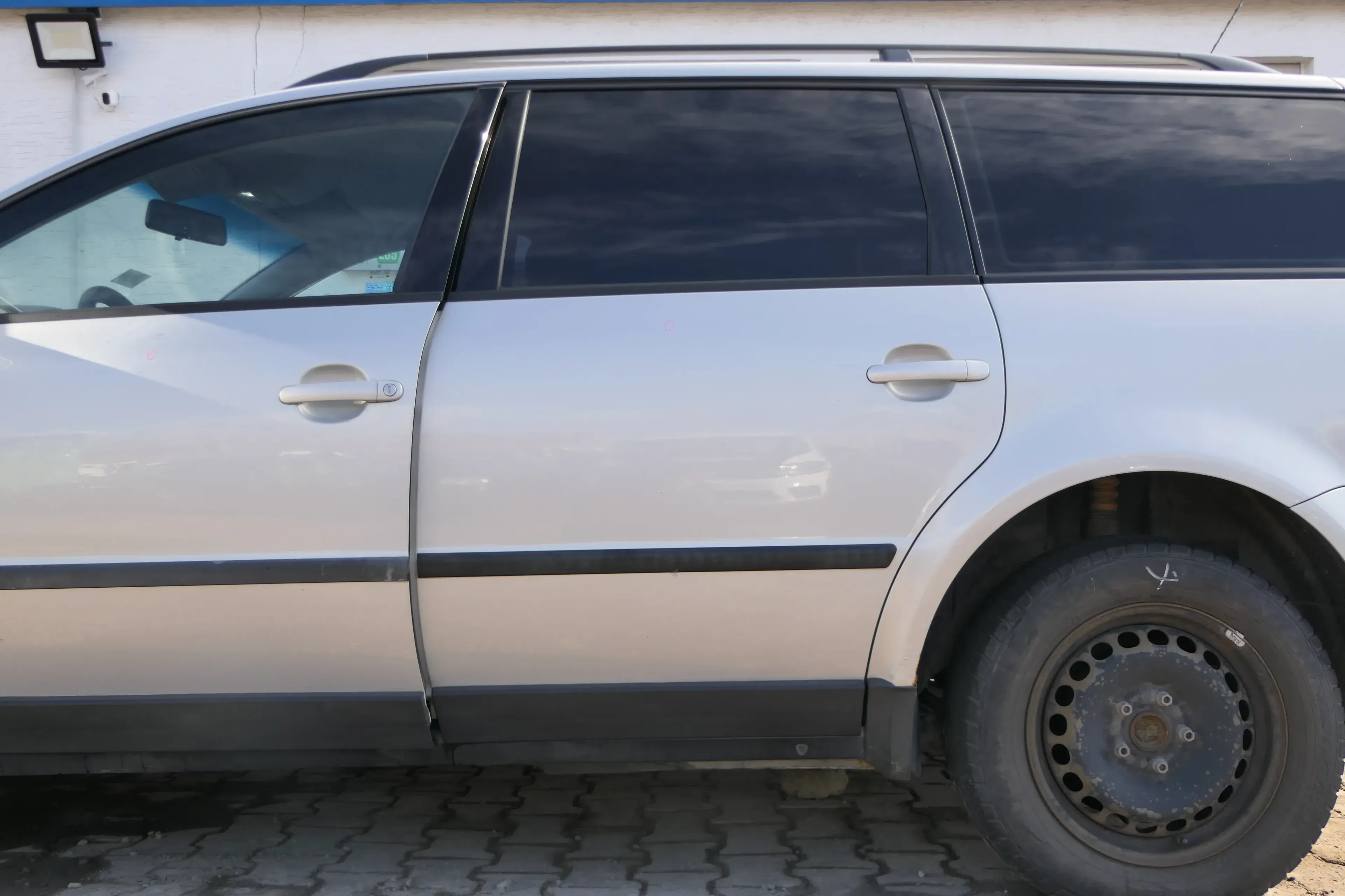 Passat 3B 3BG 3B6 Kombi Variant Tür hinten links silber grau LB7Z - Bild 1