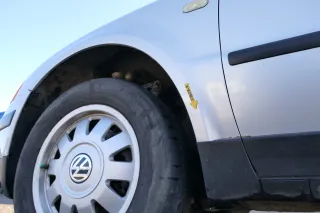 VW Passat 3B Kotflügel vorne links silber LB7Z - Bild 2