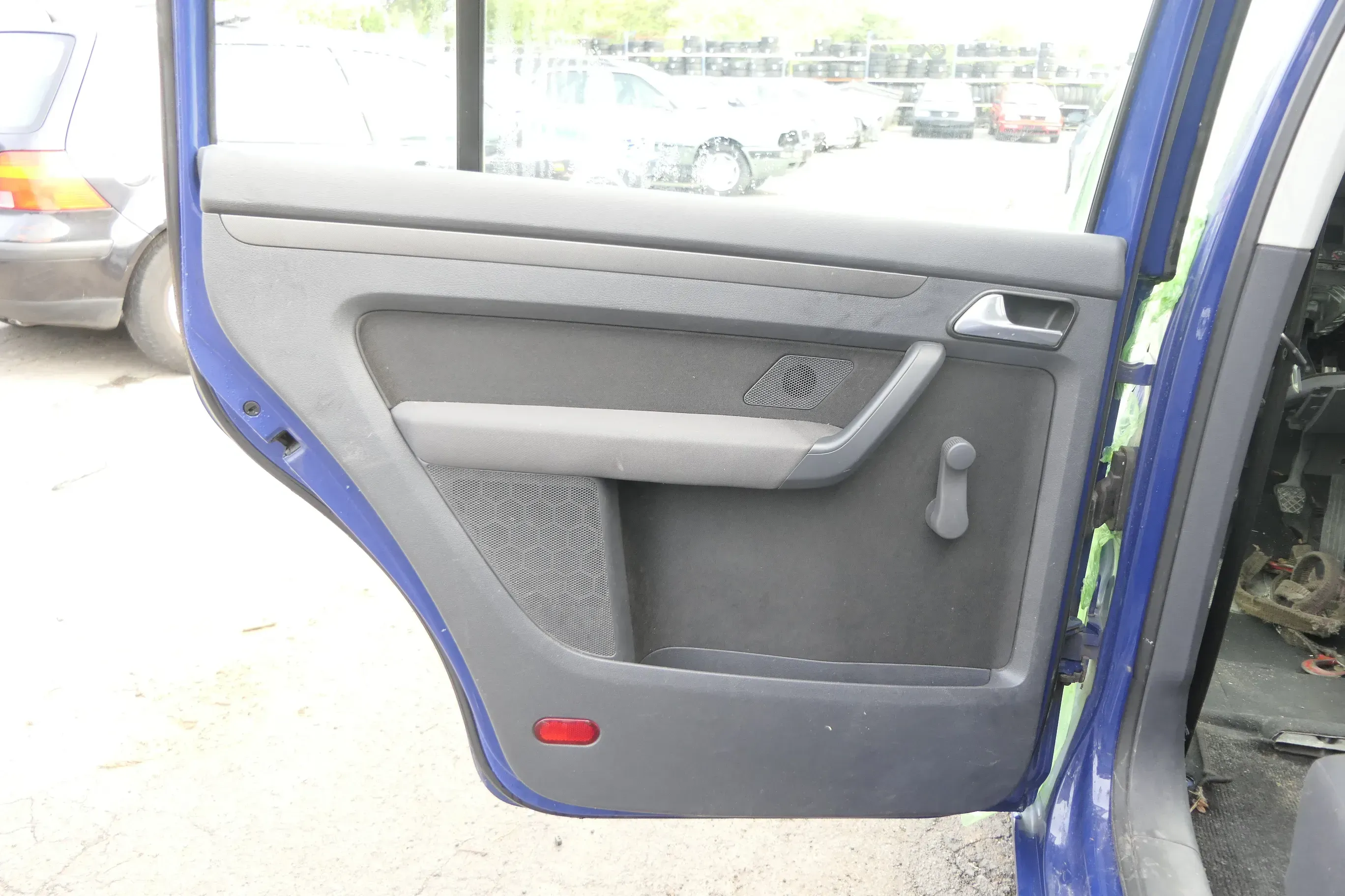 VW Touran 1x Türverkleidung Verkleidung Tür hinten links anthrazit - Bild 1