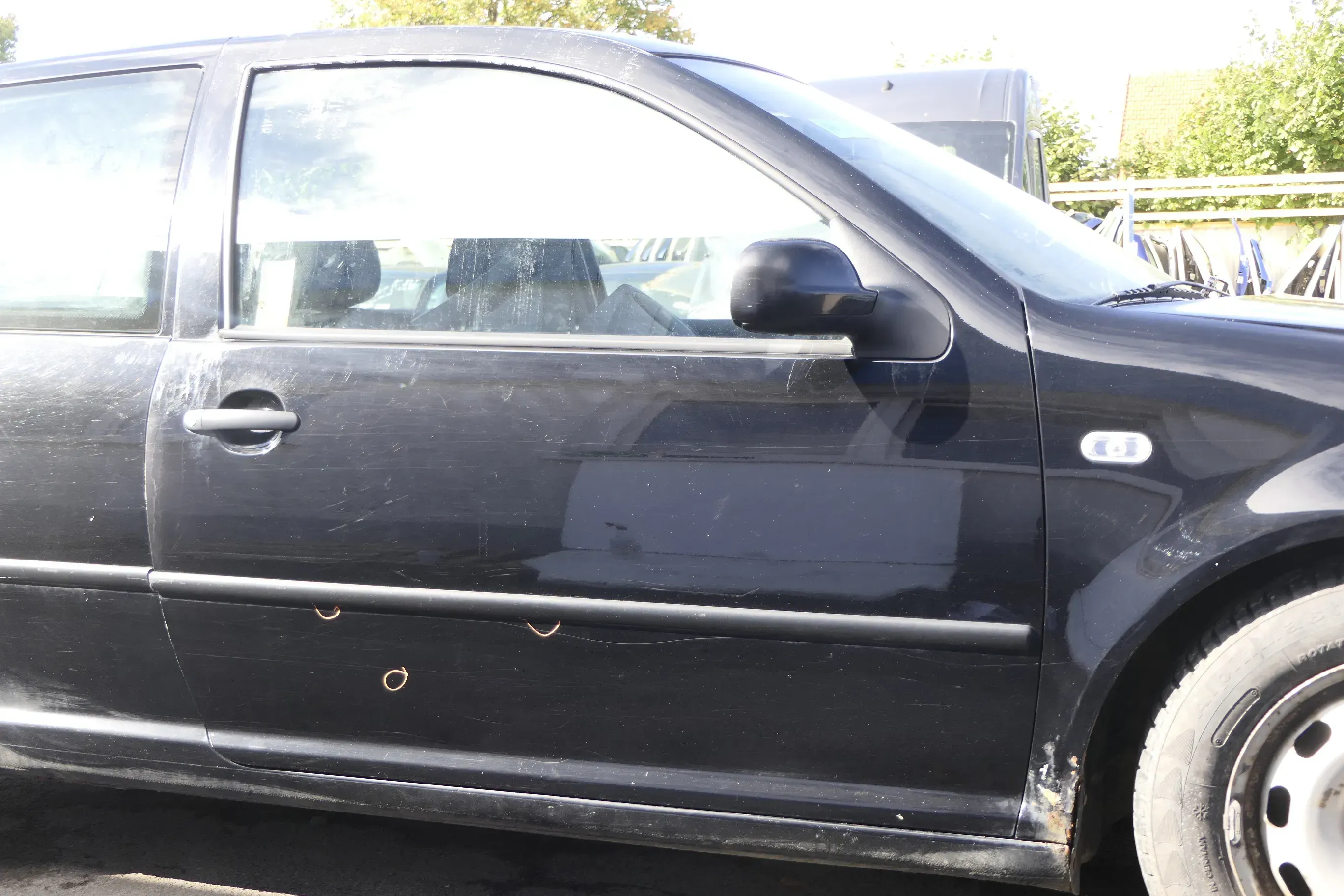 VW Golf 4 Tür vorne rechts Beifahrertür 2/3-Türer schwarz L041 ohne - Bild 1