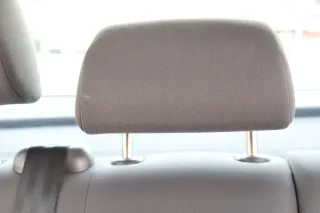 VW Polo 9N 9N3 Sitz Rückbank Sitzfläche Sitze 3 Punkt Gurt hinten rot Kopfstütze - Bild 2