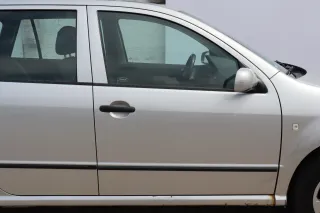 Skoda Fabia 6Y Kombi Limousine Tür vorne rechts Beifahrertür grau silber LF7T - Bild 1