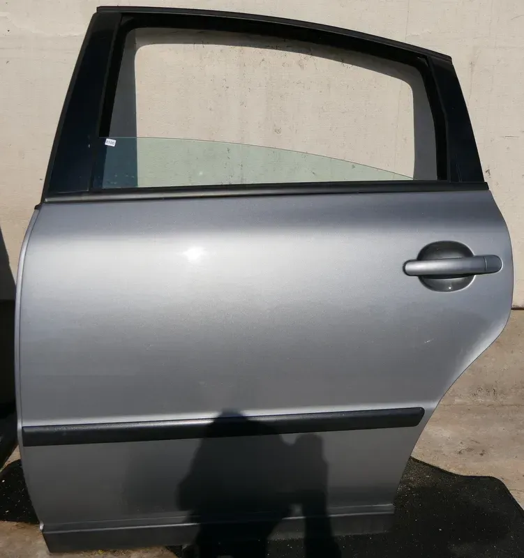 VW Passat 3B 3BG Limousine Tür hinten links mit Scheibe grau LD7W - Bild 1