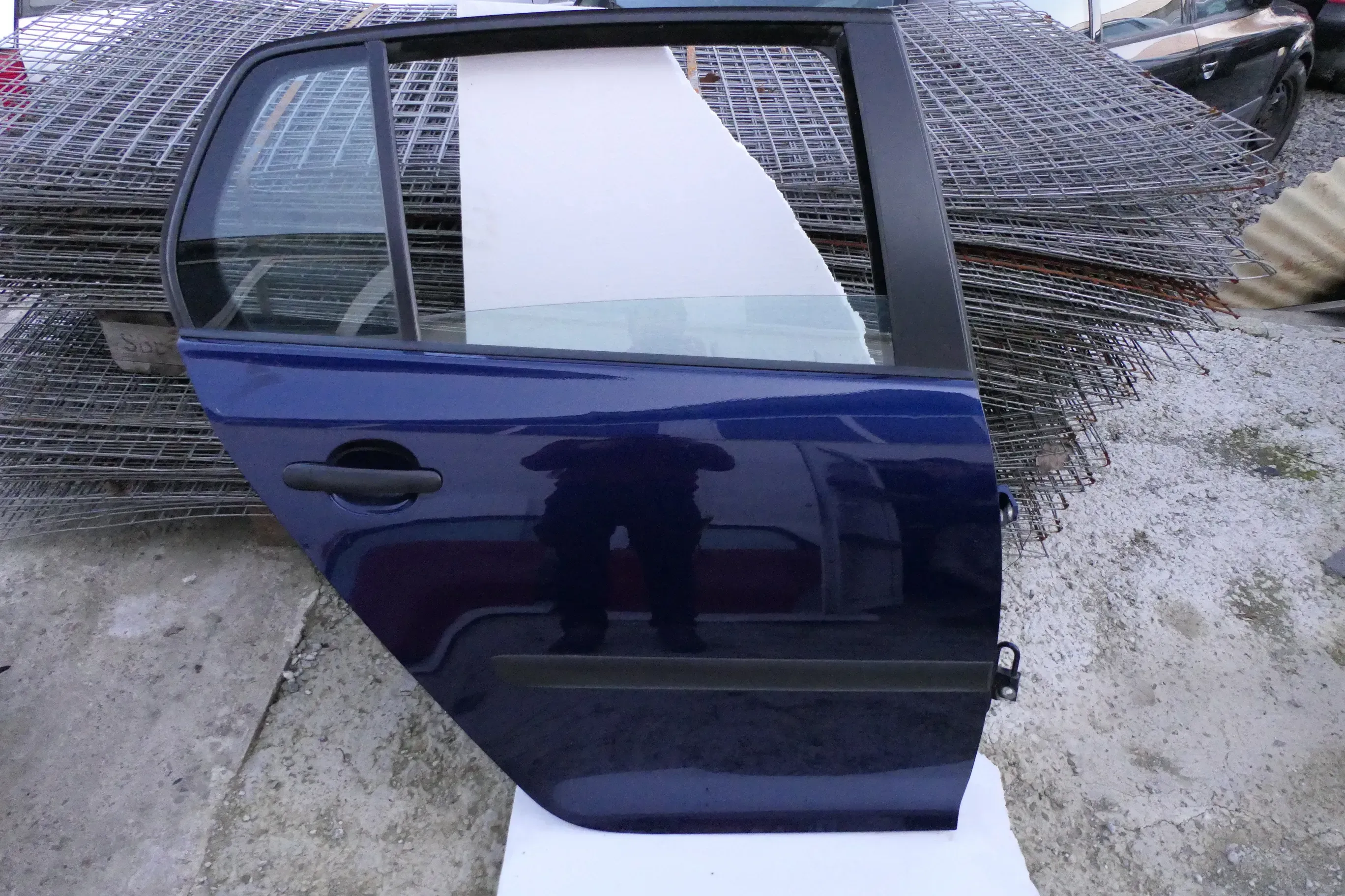 VW Golf 5 V 1K Tür Türrahmen hinten rechts 4/5-Türer blau LD5Q + Scheibe - Bild 1