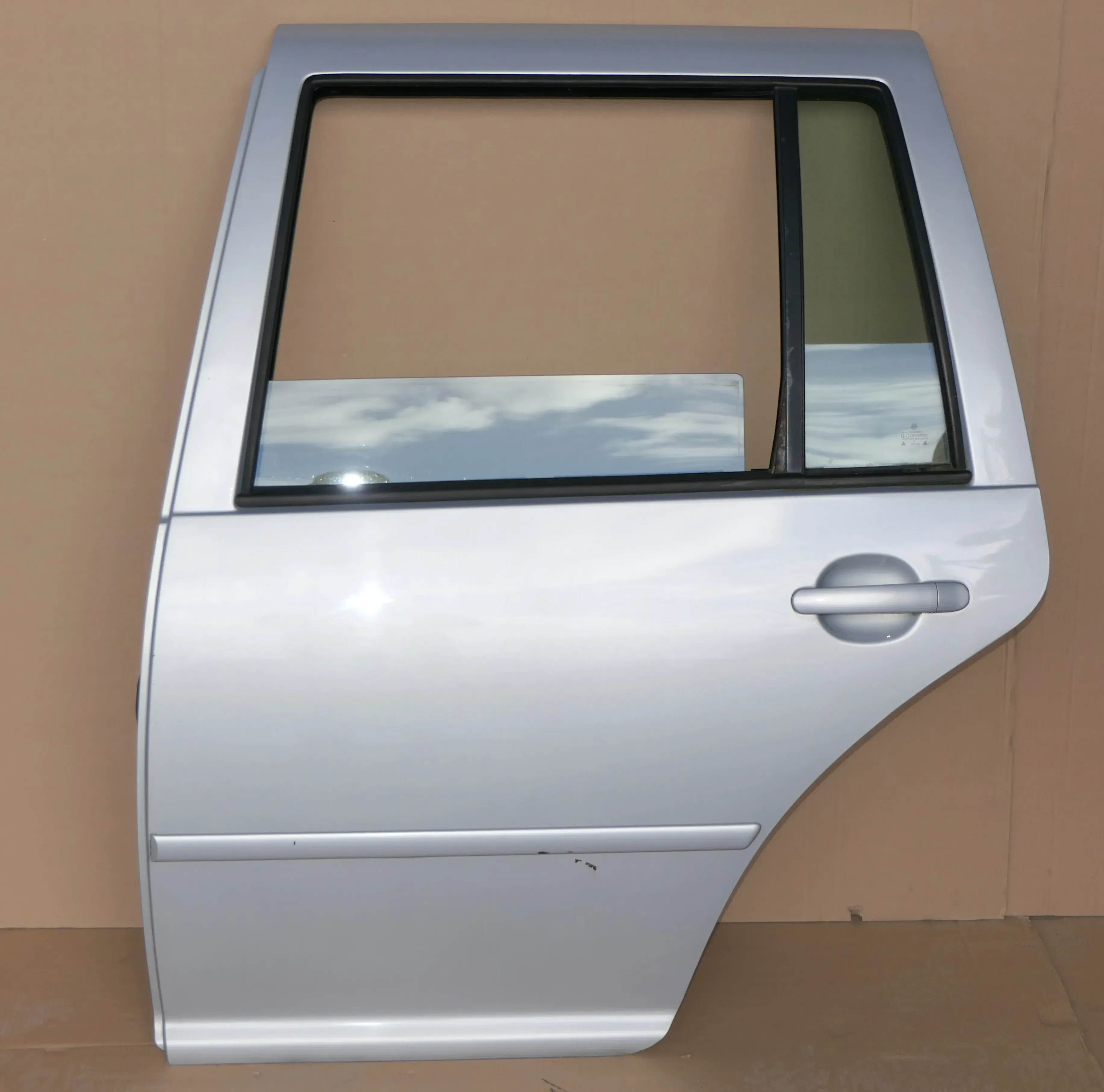 VW Golf 4 Bora Tür hinten links nur Kombi / Variant grau silber LB7Z - Bild 1