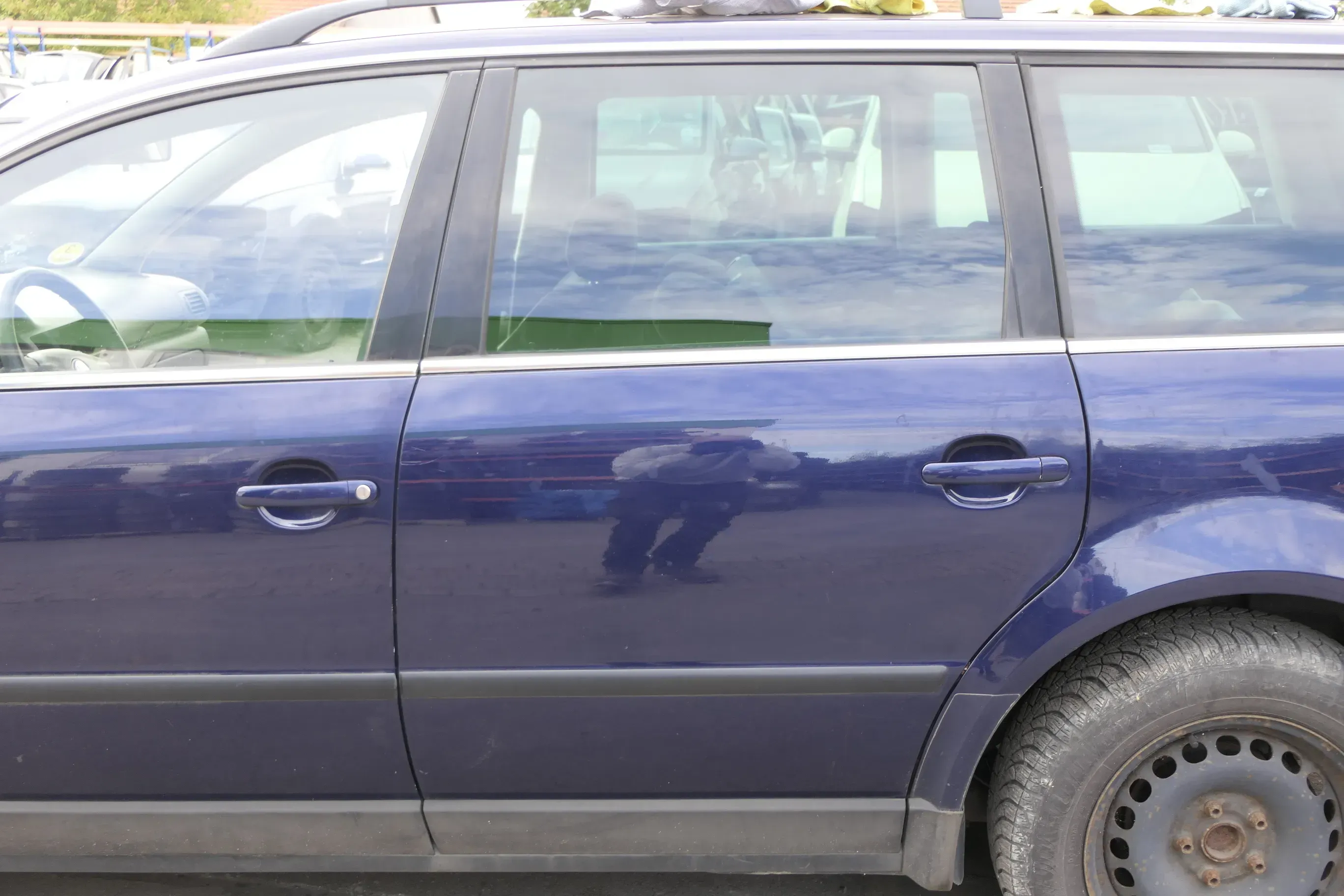 VW Passat 3B 3BG Kombi Variant Tür hinten links blau LB5N indigoblau me+ Scheibe - Bild 1