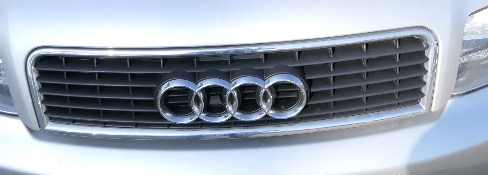 Audi A4 B6 8E original Kühlergrill Grill 8E0853651F Emblem Logo - Bild 1