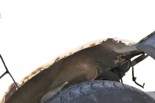 VW T4 kurze Version Kotflügel vorne rechts weiß L902 - Rost - Bild 4
