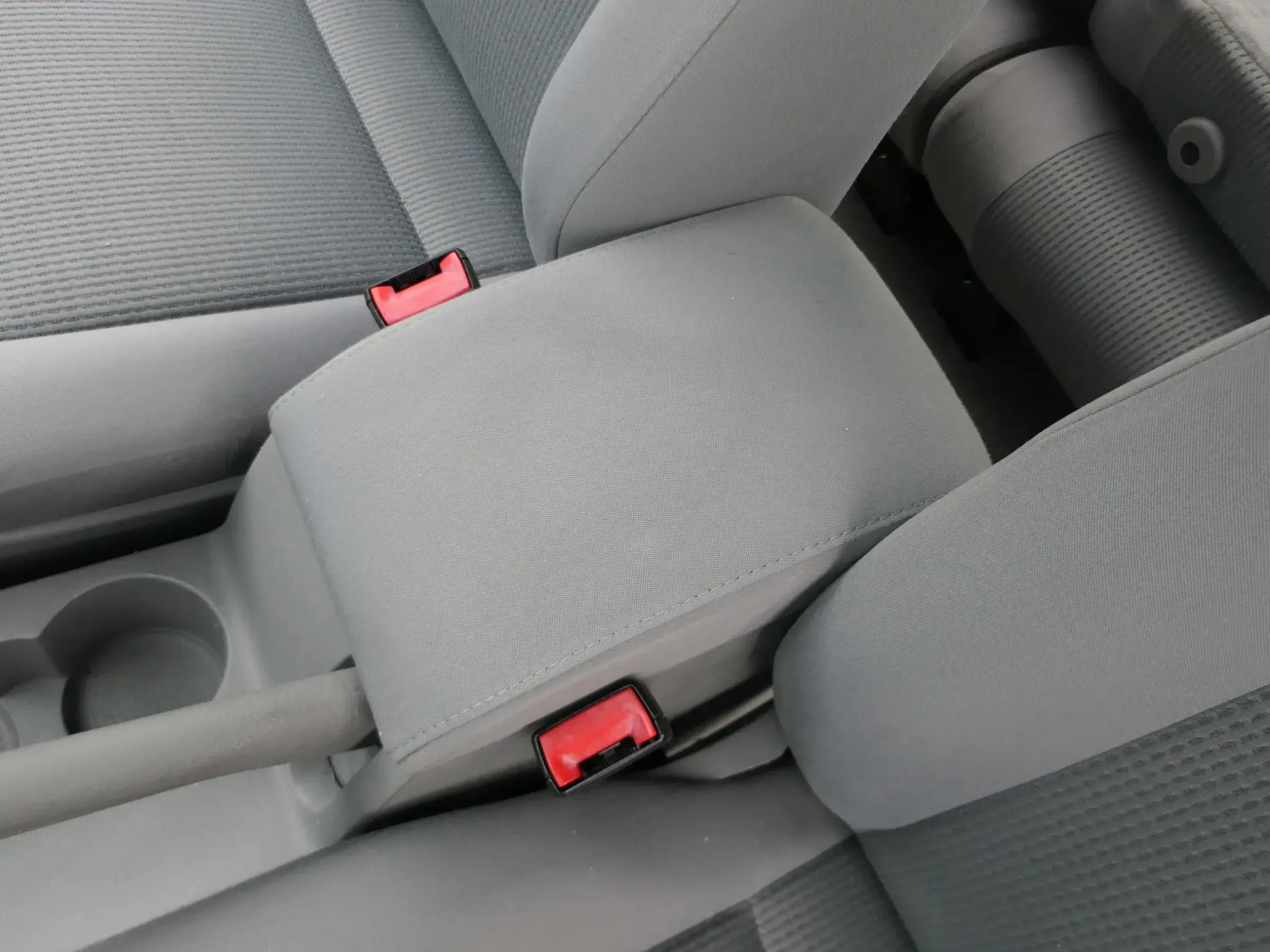 VW Caddy 3 2K Mittelarmlehne Armlehne komplett GRAU zum nachrüsten - Bild 1