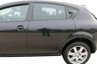 Seat Leon 1P Tür hinten links schwarz LC9Z metallic - ohne Anbauteile - Bild 1