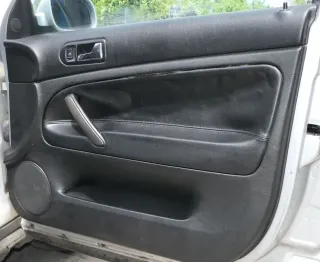 1x Passat 3B 3BG Türverkleidung Verkleidung Tür vorne rechts Griff schwarz Leder - Bild 1