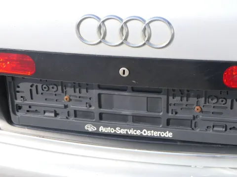 Audi A6 4B Kombi Avant Rücklicht Mitte Rückleuchtenband Blende 4B9945695M Kennze