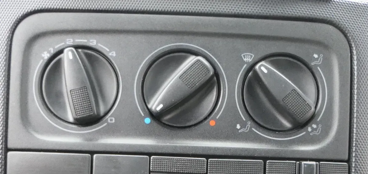 VW Golf 3 Heizung Heizungsbedienteil Bedienteil Lüftung Schalter 1H0819045E - Bild 1
