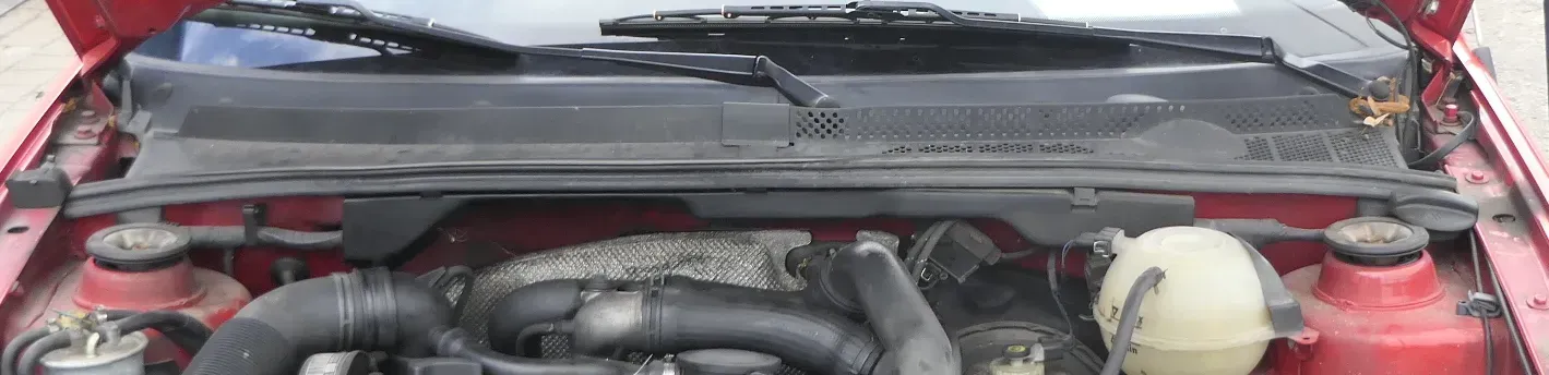VW Golf 3 1H Abdeckung Windlauf Verkleidung Wischer Wasserkasten Wasserabweiser - Bild 1