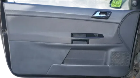 1x VW Polo 9N Türverkleidung Verkleidung Tür vorne links 2/3-Türer Griff Öffner