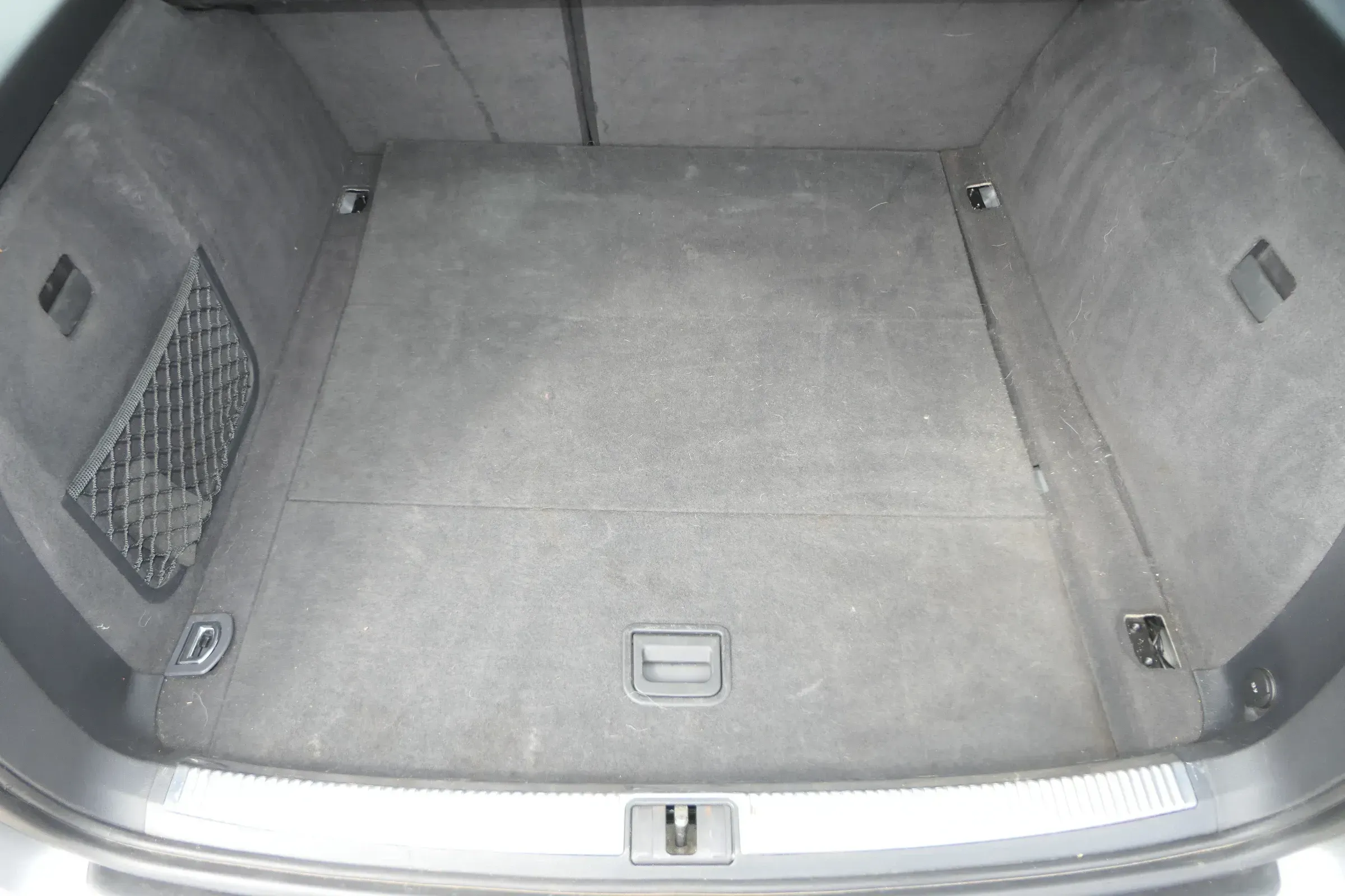 Audi A4 B7 8E Variant Kombi Verkleidung Teppich Kofferraum schwarz Boden - Bild 1