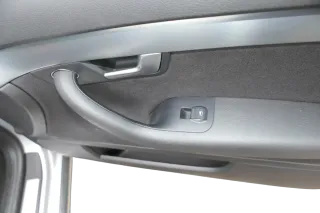 1x A4 8E B7 Türverkleidung Verkleidung Tür vorne rechts soul schwarz Griff Öffne - Bild 4