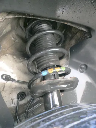 1x VW Golf 6 5K Federbein Stoßdämpfer Feder vorne Federn Benziner 1K0413031BF - Bild 1
