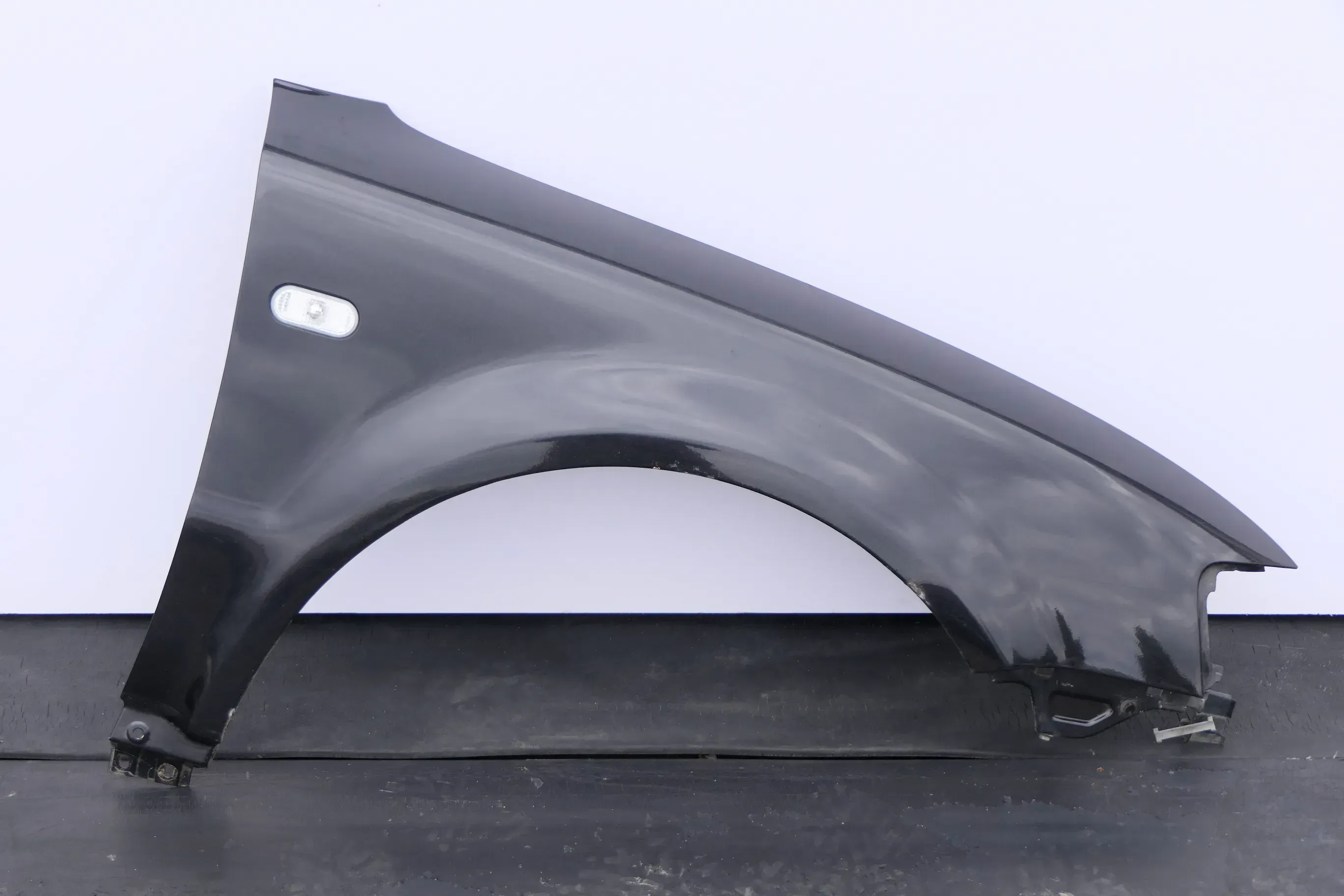 VW Passat 3B Kotflügel vorne rechts schwarz LC9Z metallic 99,95 E - Bild 1