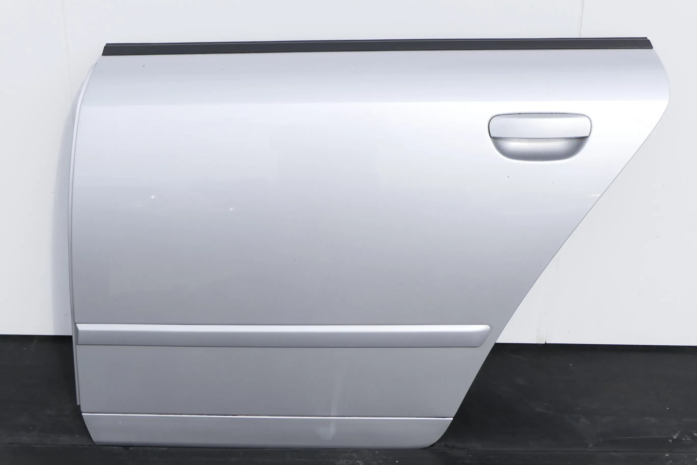 Audi A4 B6 8E nur das Türblatt Tür hinten links silber grau LY7W Kombi Avant - Bild 1